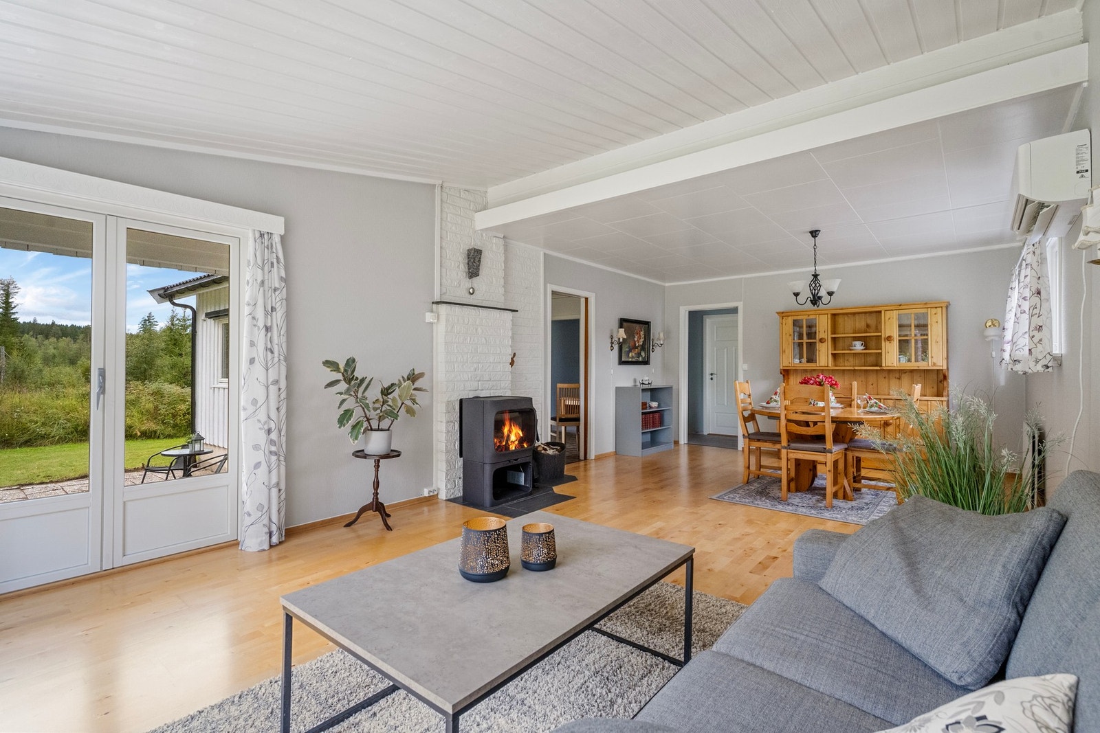 God plass for sofa og spisestue i stua Galleribilde