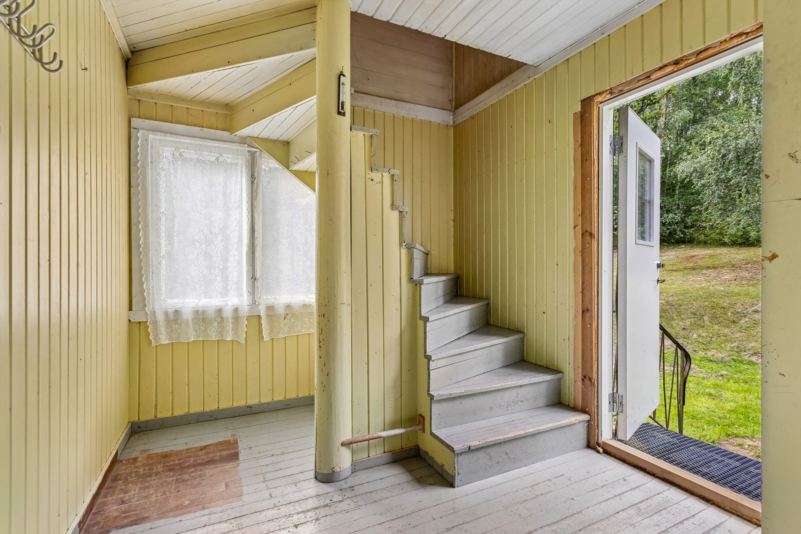 Boligen er oppført i 1947 og har et betydelig behov for oppgradering. Galleribilde