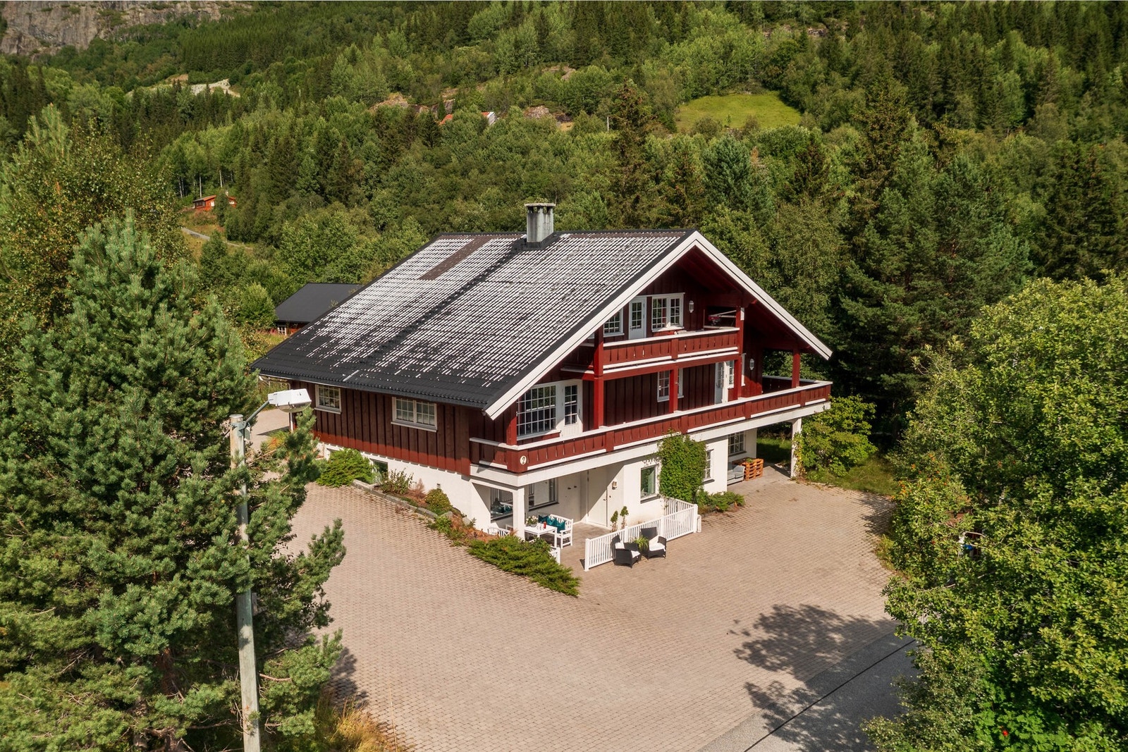 Her bor du med fjellene som nærmeste nabo og flotte Hemsedal rett utenfor døren. Galleribilde