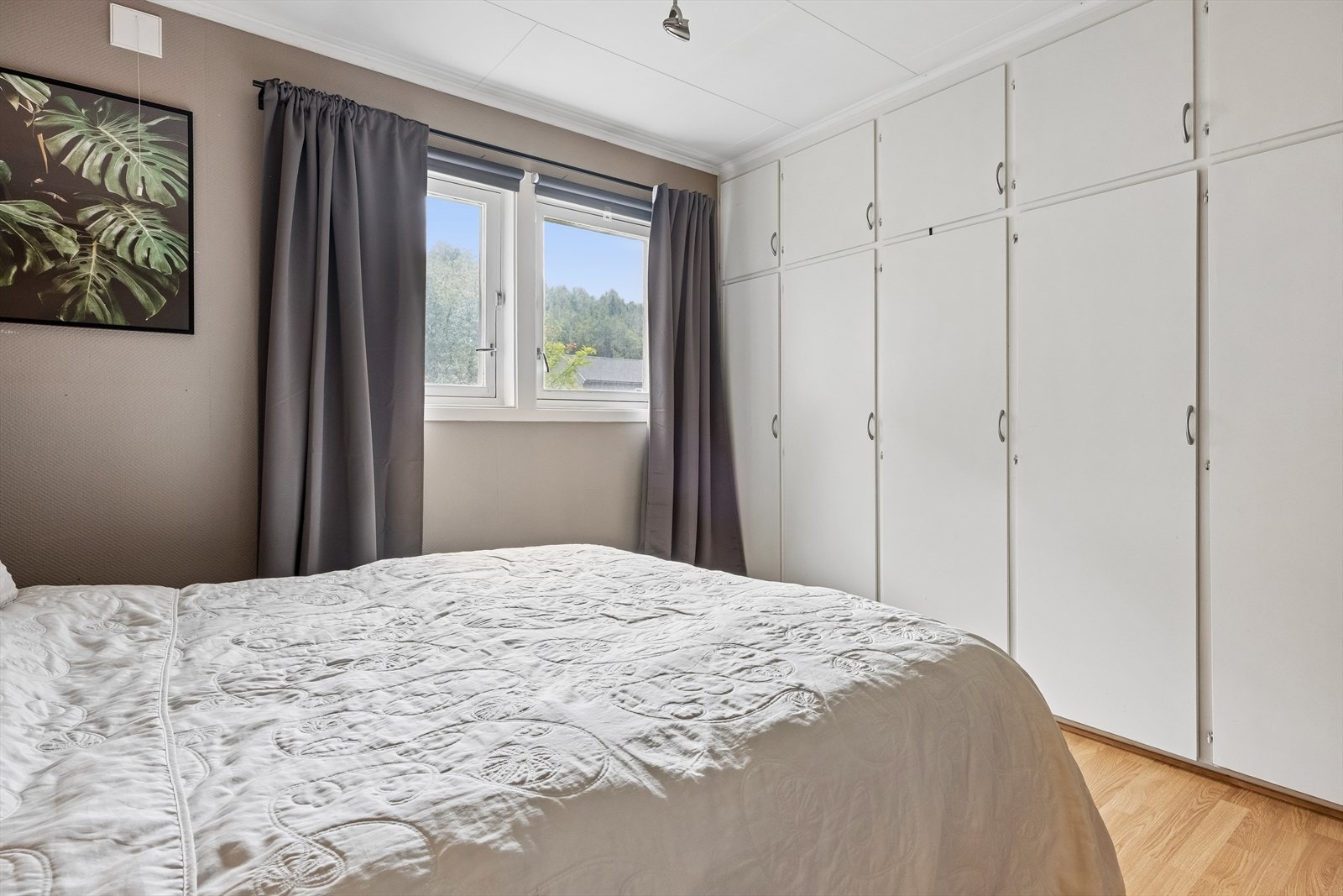 Soverom 2. etasje. Plass til dobbeltseng med tilhørende møblement. Galleribilde