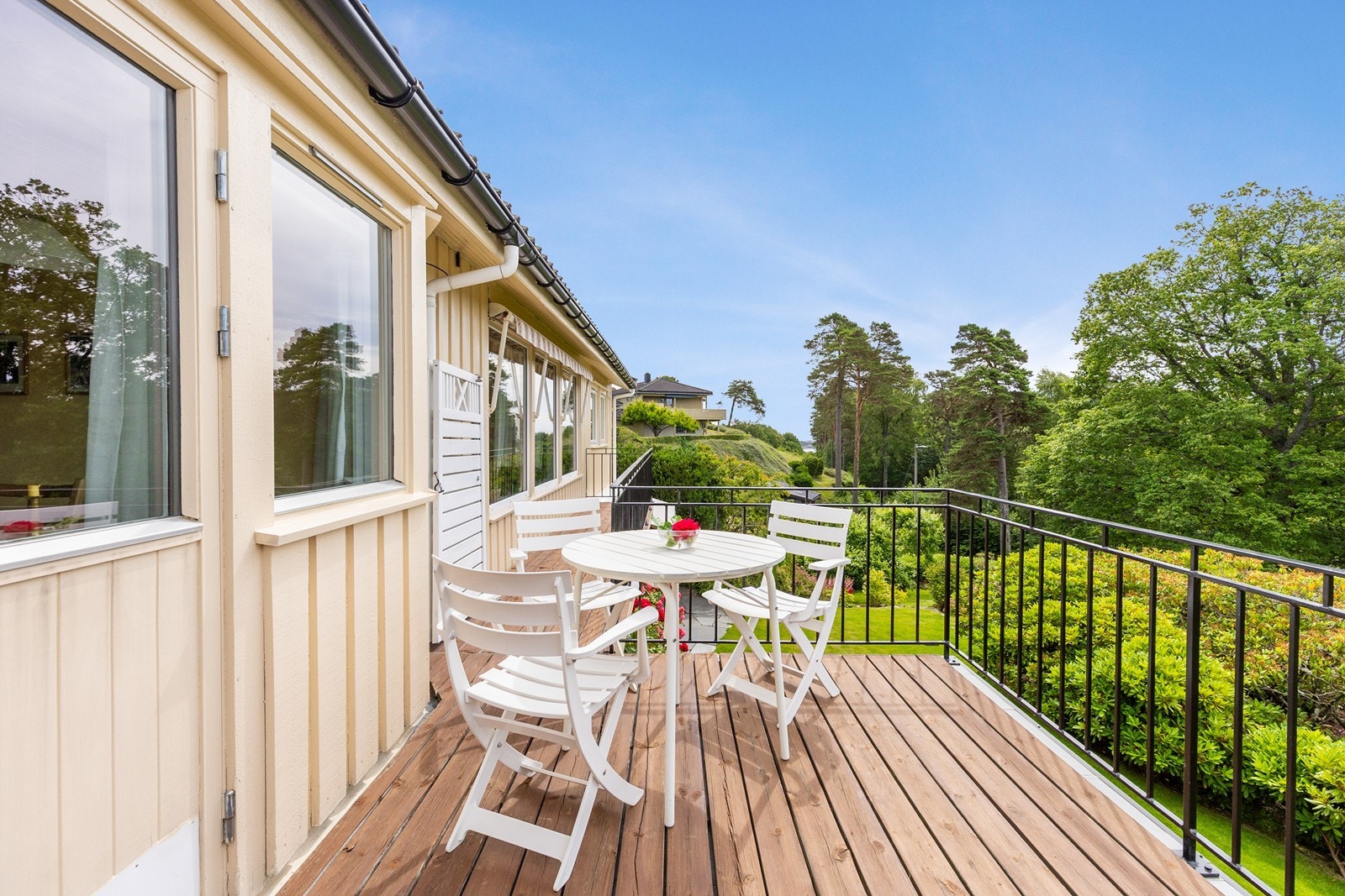 Her kan du nyte rolige morgener og lange sommerkvelder i naturskjønne omgivelser. Galleribilde