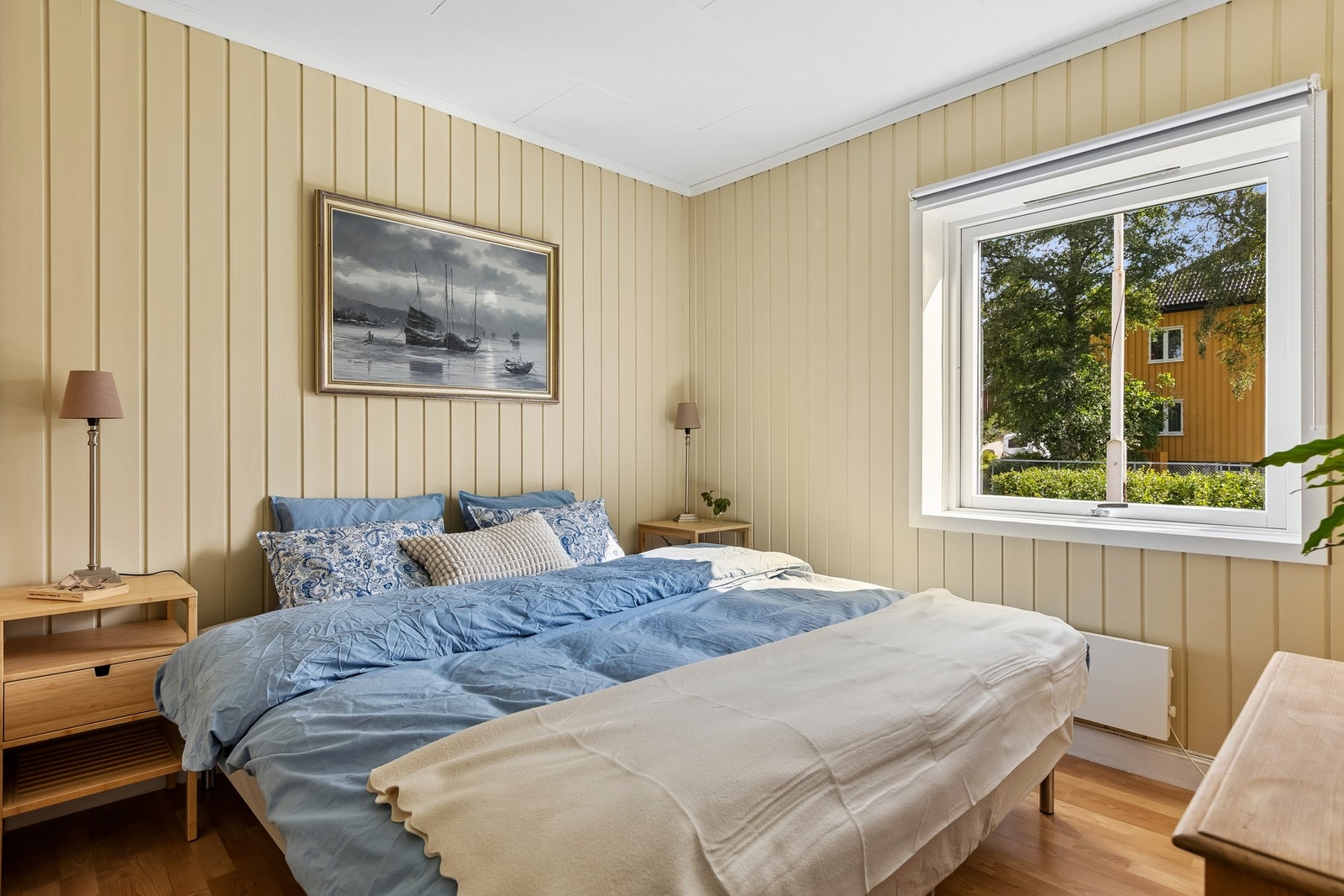 Hovedsoverom med god plass til dobbeltseng og øvrig møblement. Galleribilde