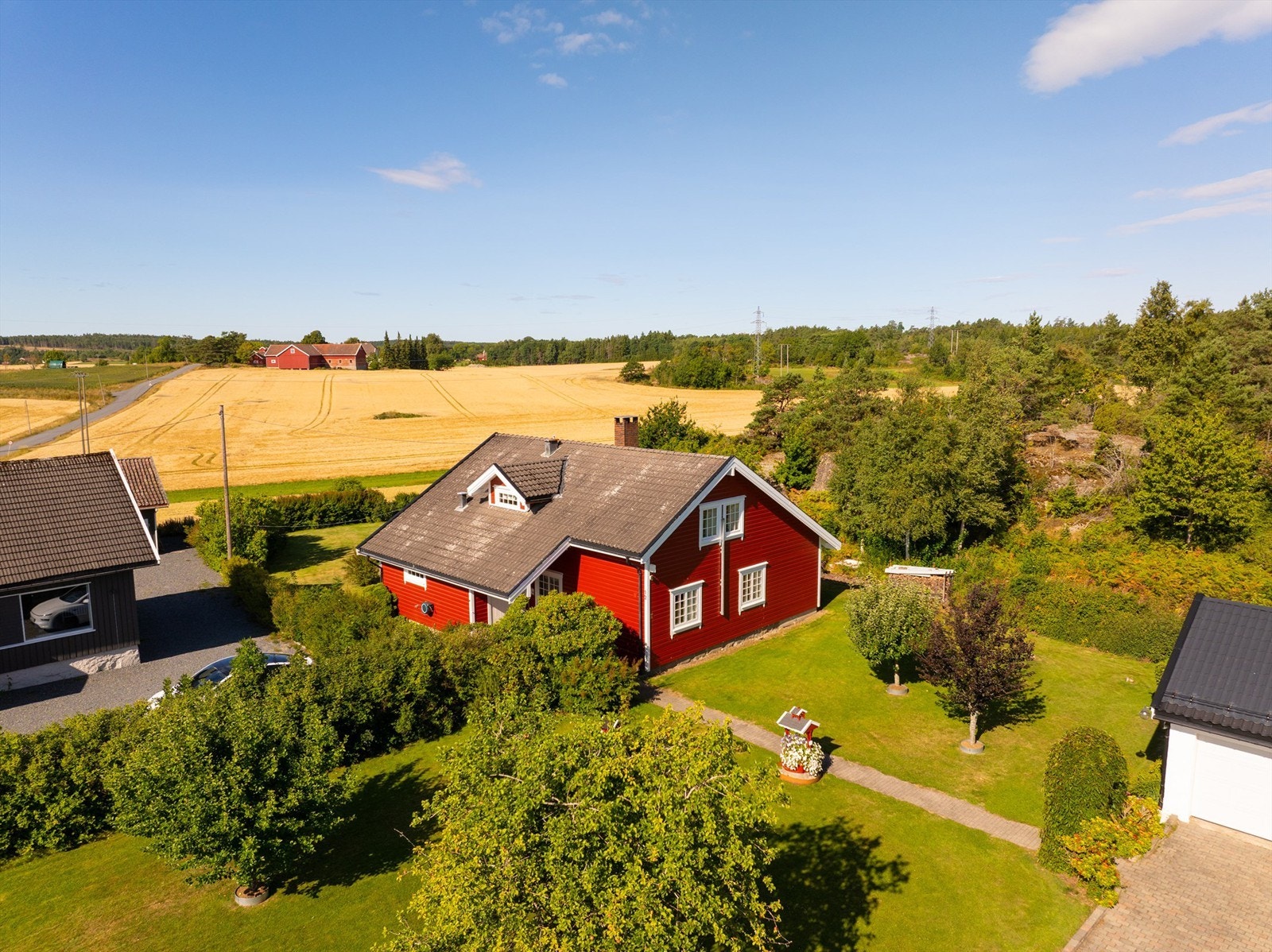 Eiendommen har vært benyttet til boligformål siden tidlig på 1900-tallet. En større ombygging/oppgradering ble utført medio 1980-tallet. Galleribilde