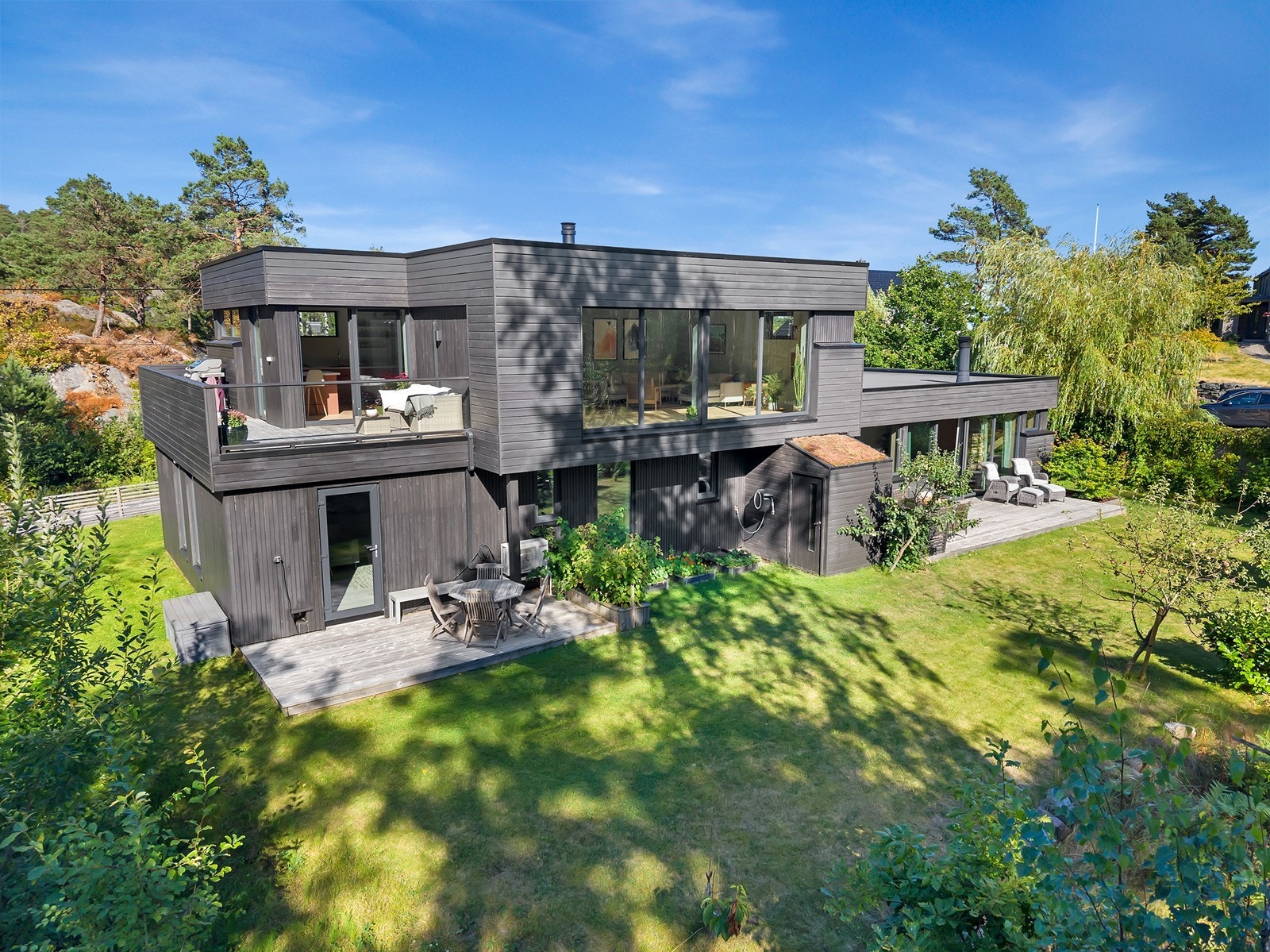 Flott fasade med flere usjenerte uteplasser. Galleribilde