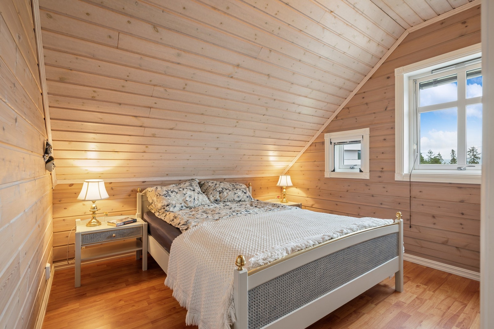 Hovedsoverom med god plass til dobbeltseng. Galleribilde