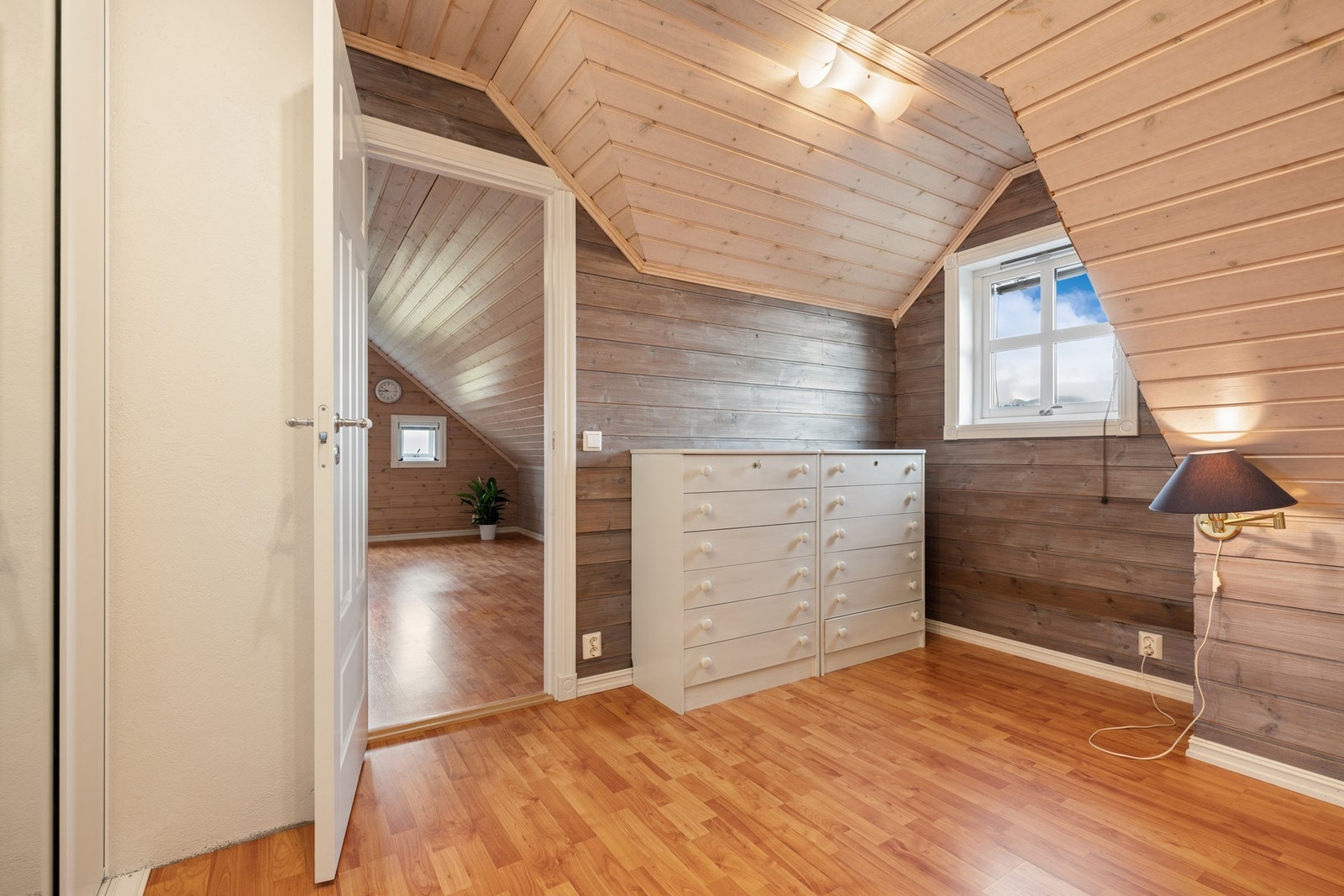 Boligen har totalt 3 soverom og du finner alle i denne etasjen. Galleribilde