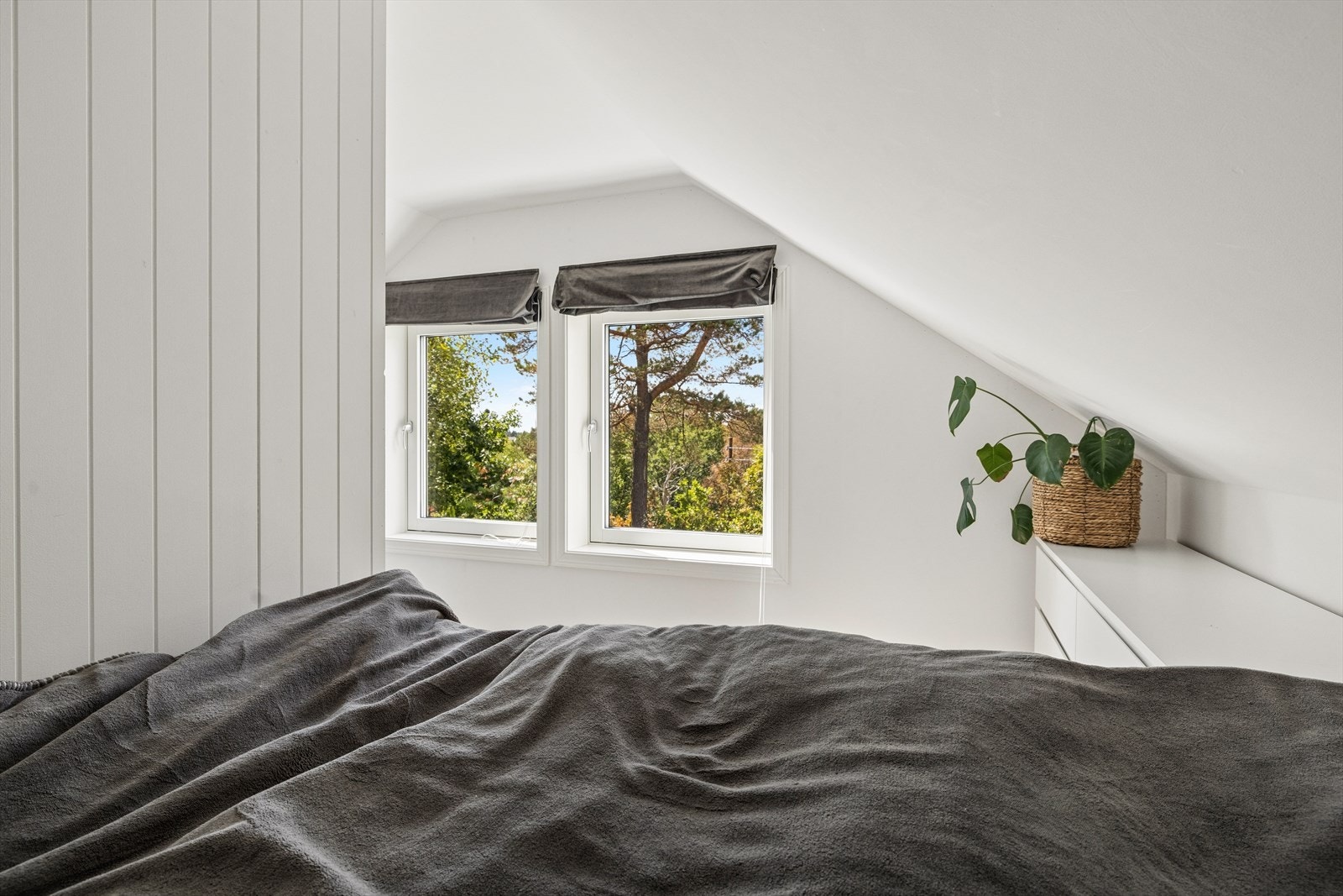 Lyst soverom på loftet. Galleribilde