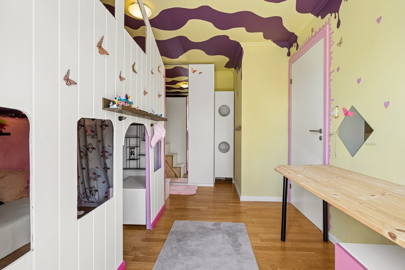 Soverommet er romslig og har god plass til både seng og garderobeløsninger. Galleribilde