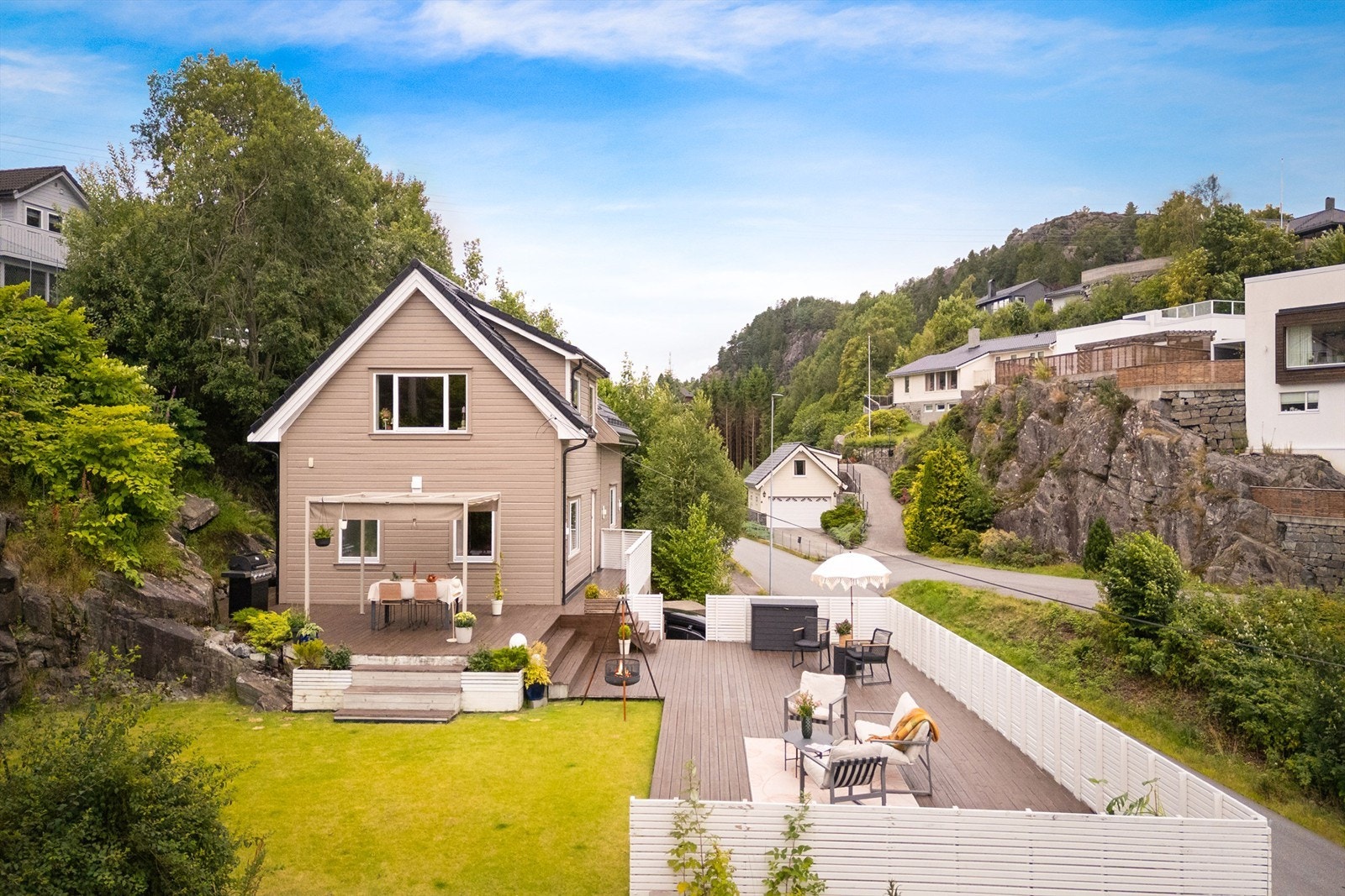 Eiendommen ligger i et populært og veletablert boligområde. Galleribilde