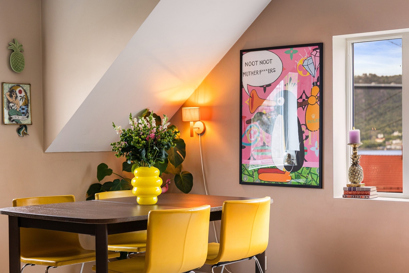 Boligen er malt innvendig i lekre og tidsriktige farger. Galleribilde