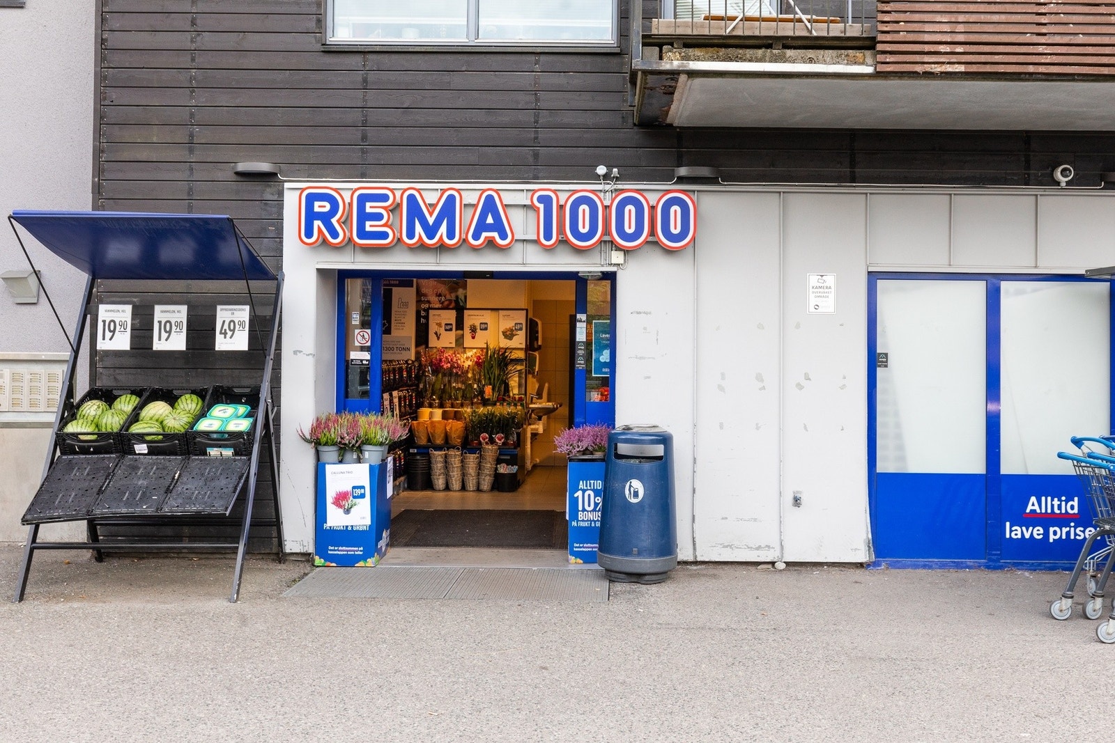 REMA 1000 ligger kun noen hundre meter fra leiligheten. Galleribilde