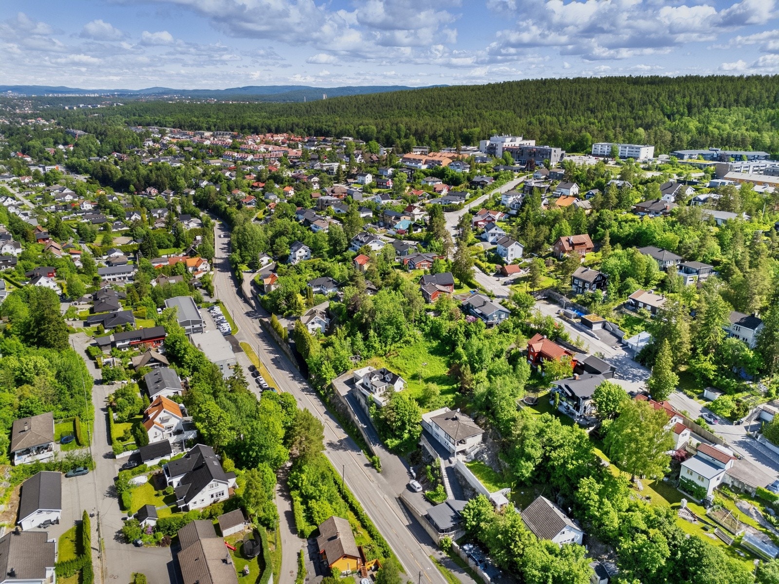 Umiddelbar nærhet til buss og 13 minutter til Kolbotn stasjon. Galleribilde