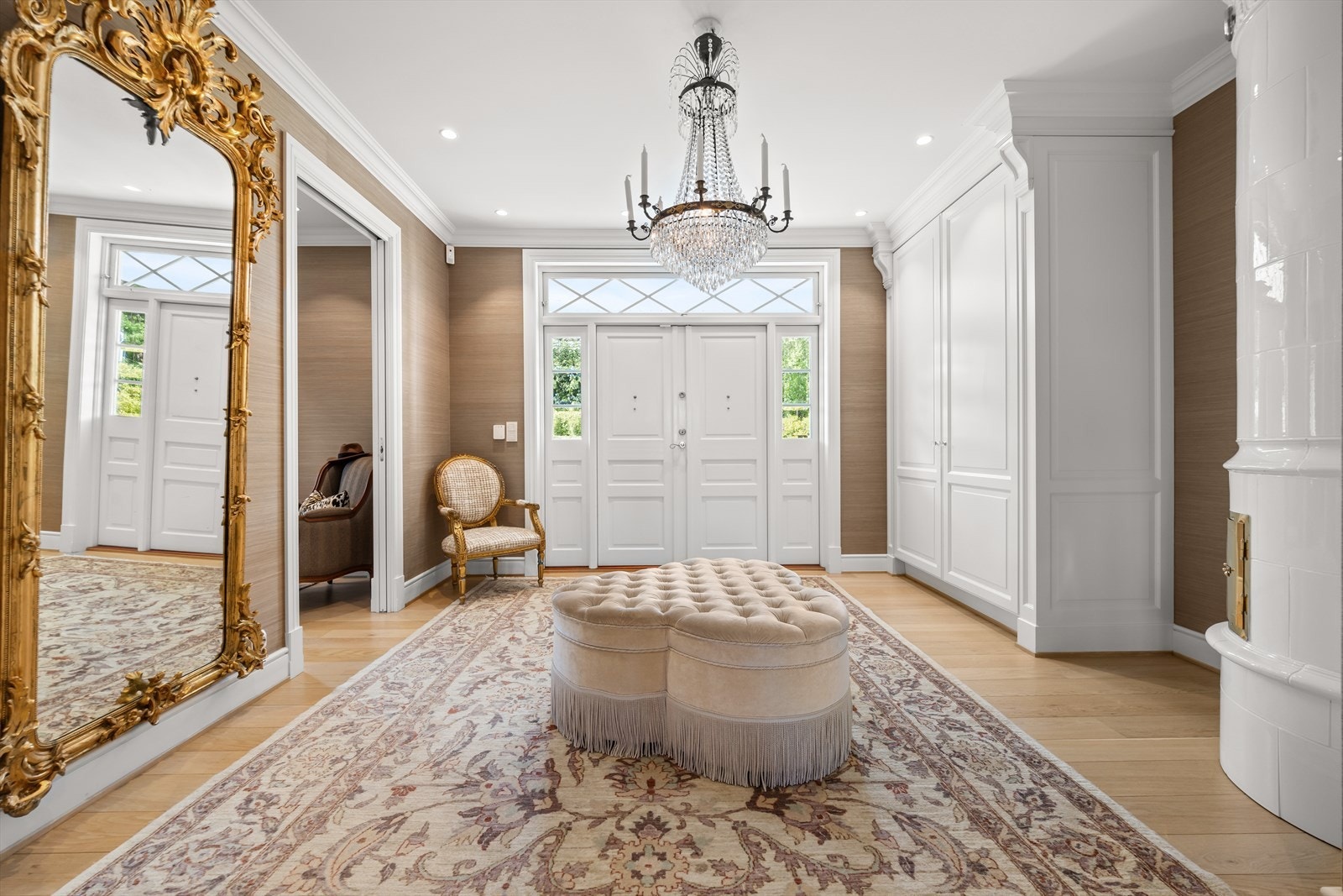 Velkommen hjem til en ekstraordinær og herskapelig hall som setter standarden. Galleribilde