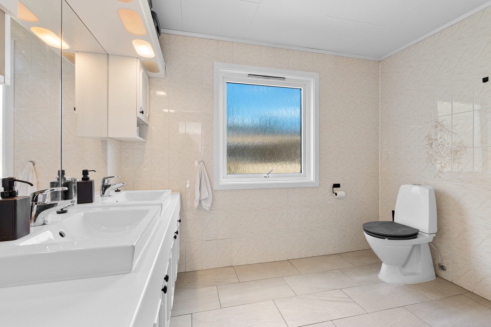 - Badet er velfungerende, men har behov for oppussing - Galleribilde