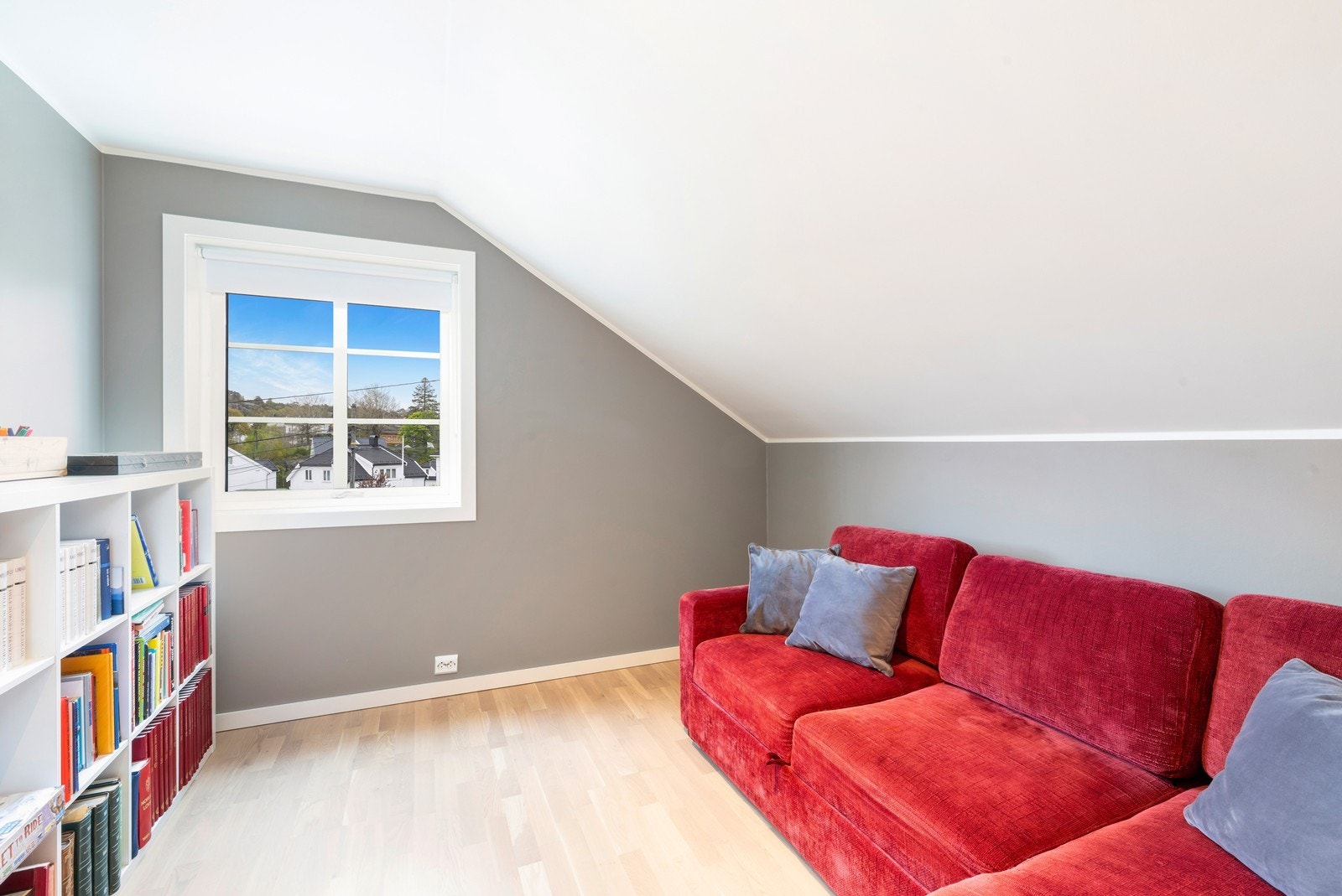 Et av to soverom i 3. etg med god plass til seng og møbler. Galleribilde