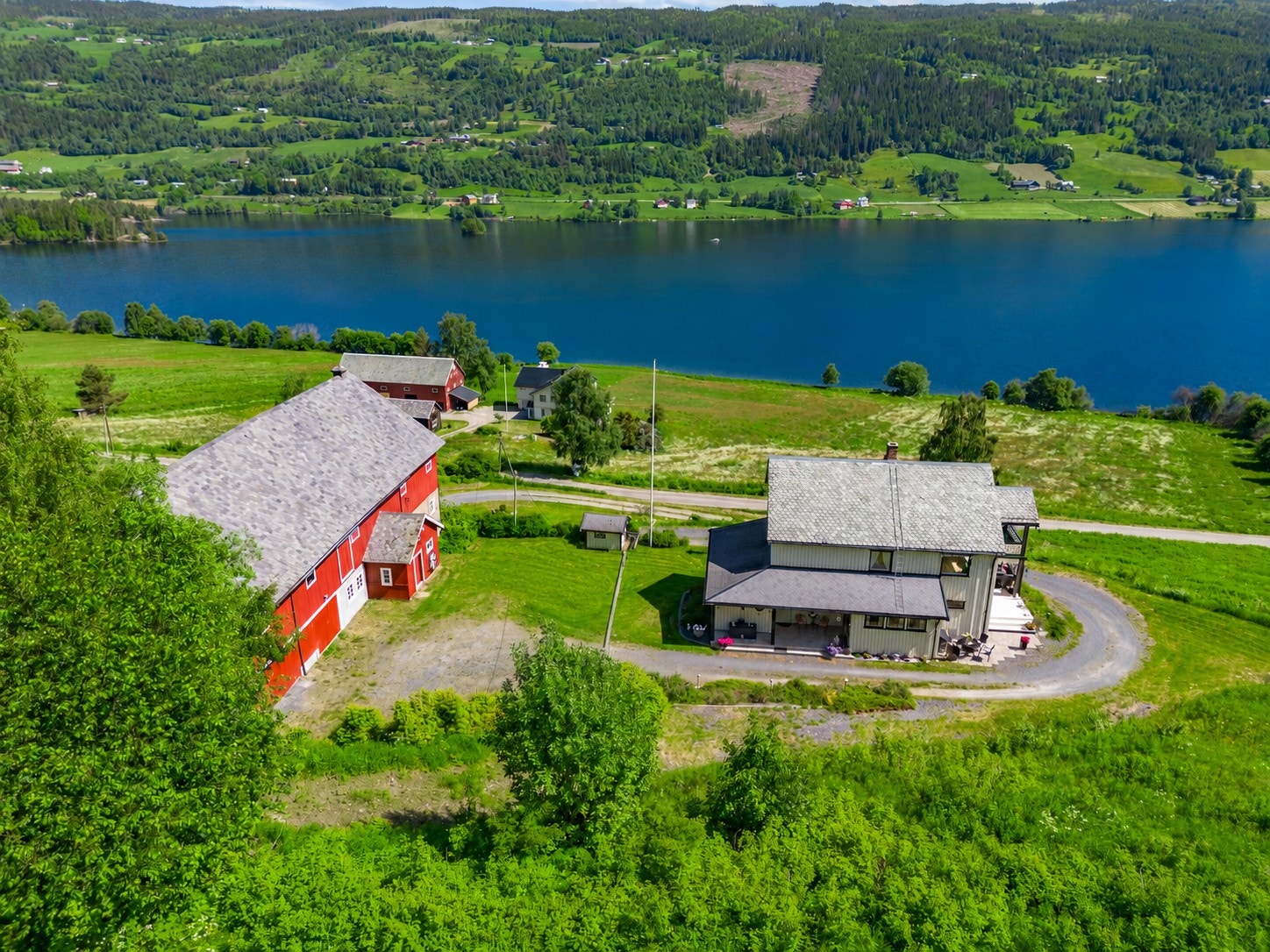 En fint beliggende landbrukseiendom i Ulnes i Nord-Aurdal kommune Galleribilde
