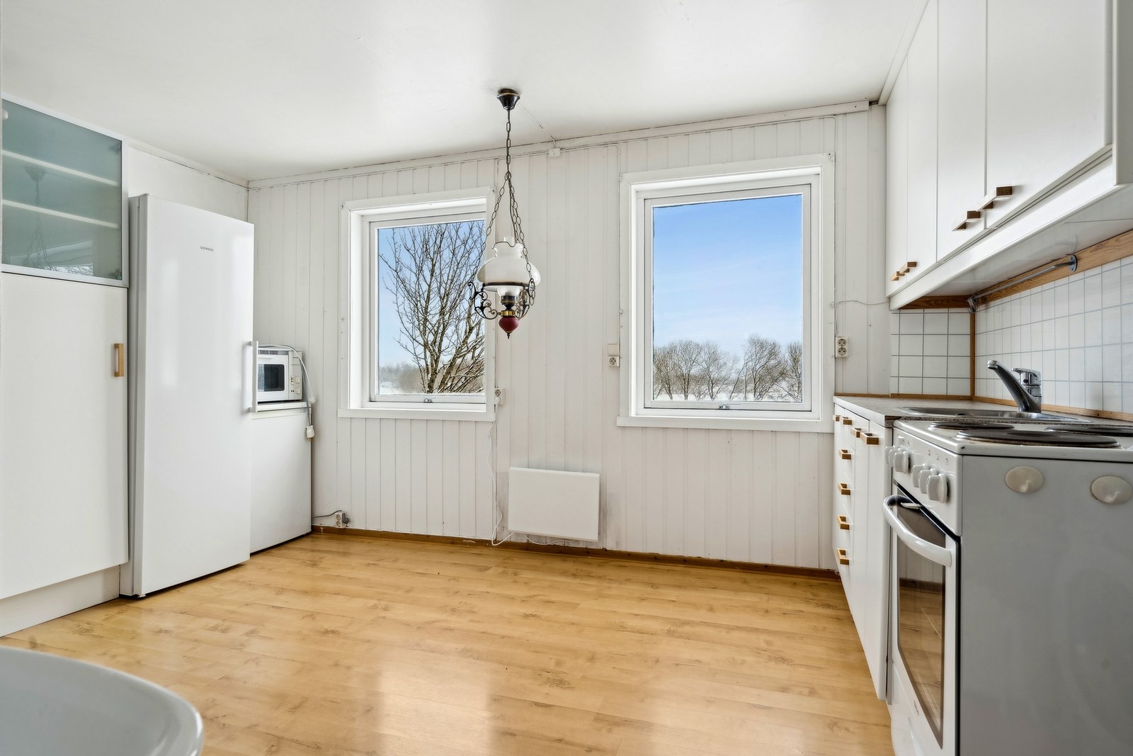 Det er naturlig avtrekk fra kjøkkenet via ventil i veggen. Galleribilde