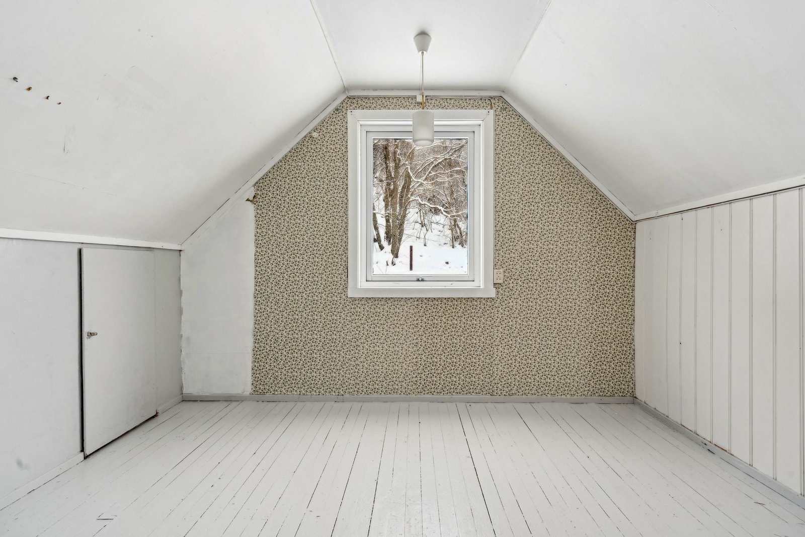 Loftsetasjen inneholder to soverom og en loftstue. Galleribilde