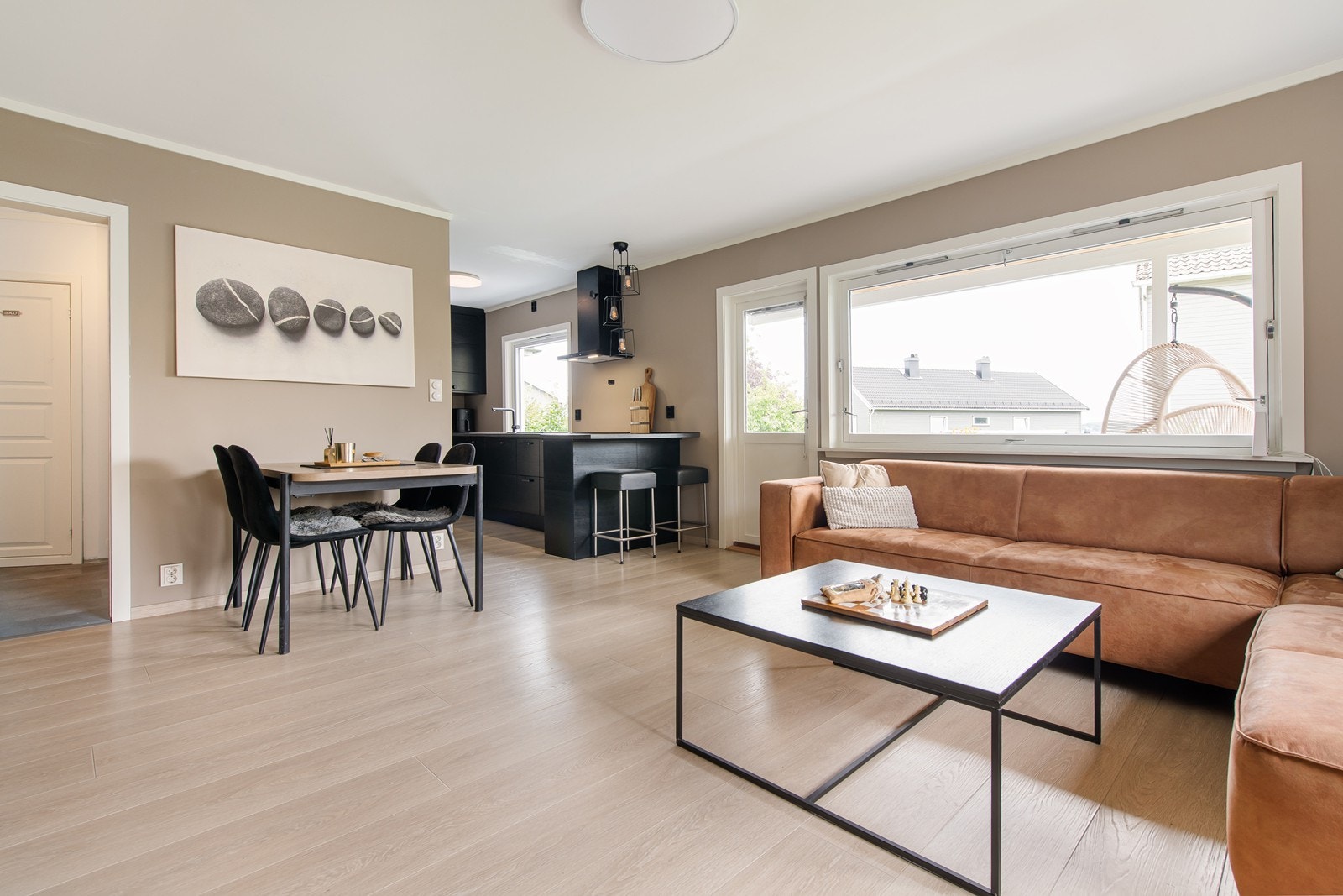 Det er ikke alltid lett å sette fingeren på hva som gjør et hus til et hjem. Her kjenner du det ganske fort. Galleribilde
