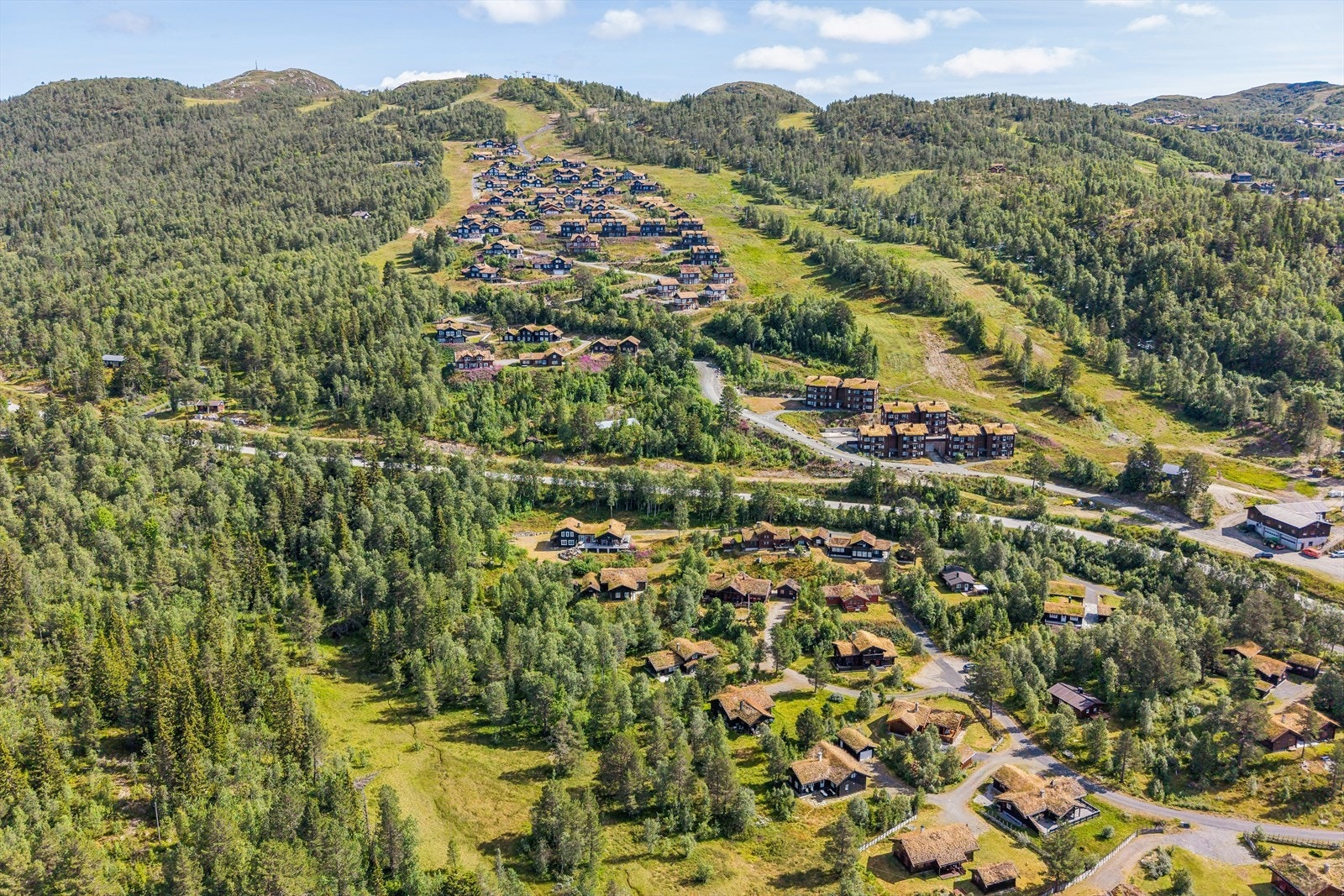 Rauland skisenter med et bredt utvalg av alpinbakker er kun en kort kjøretur unna. Galleribilde