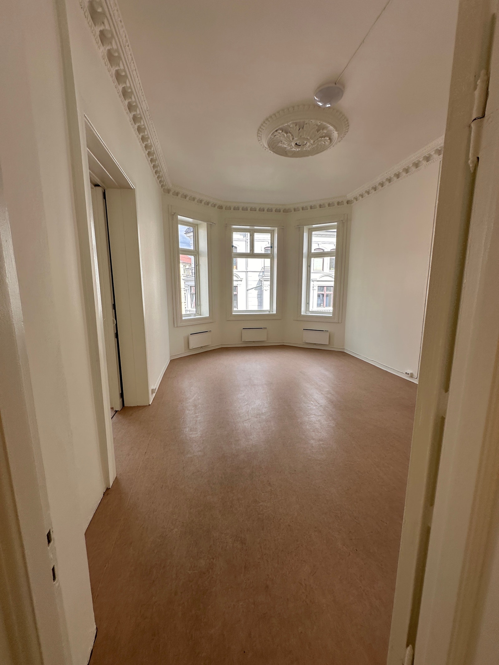 Stuen (i midten av 3 rom) Galleribilde