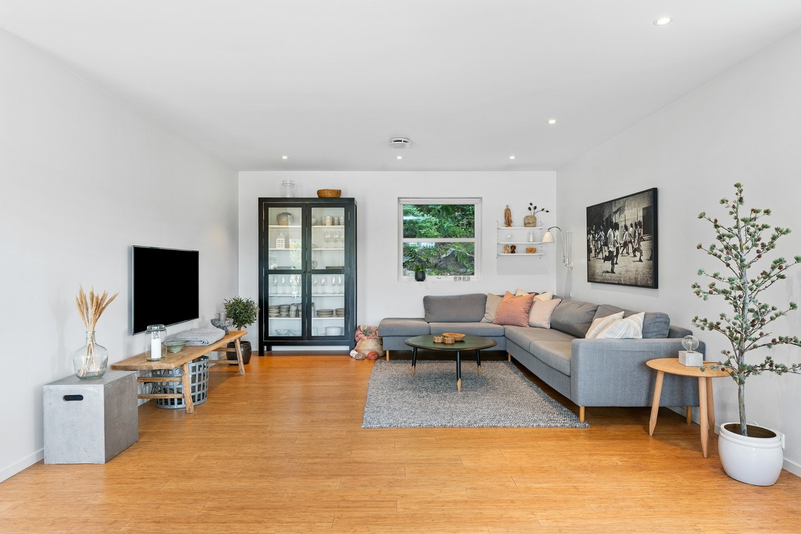 Tv stue med plass til hele familien Galleribilde