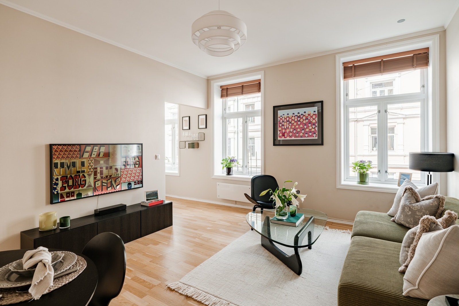 Lys og delikat leilighet med nyslipt og oljet/lakkert gulv i 2024 Galleribilde