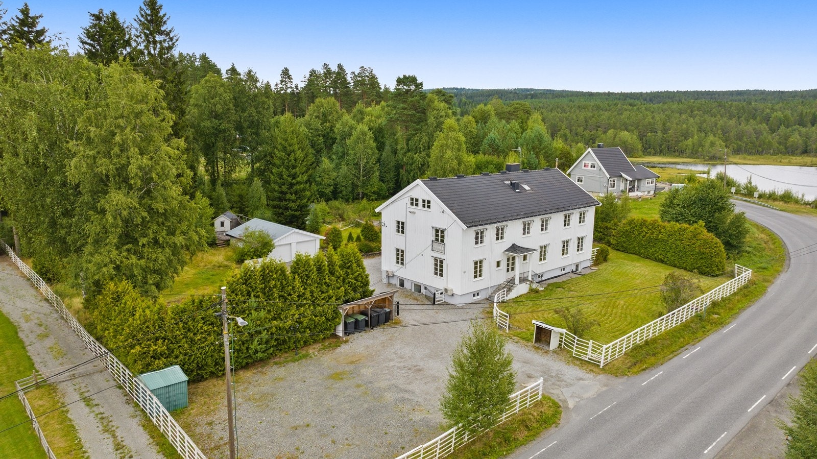 En historisk og innholdsrik eiendom, opprinnelig direktørbolig for Eidsvoll Almenning Galleribilde