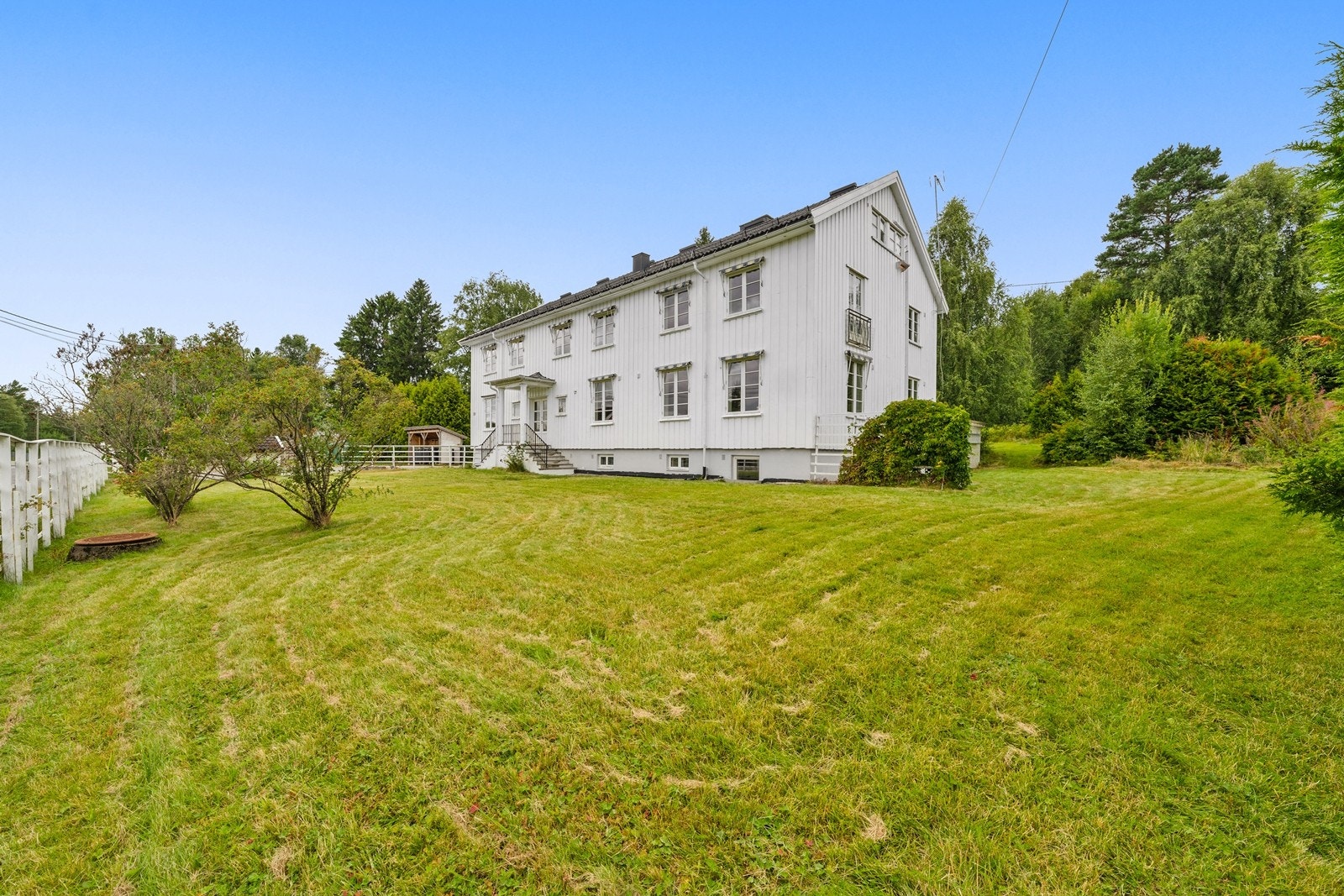 Eiendommen byr på god boltreplass, både inne og ute! Galleribilde