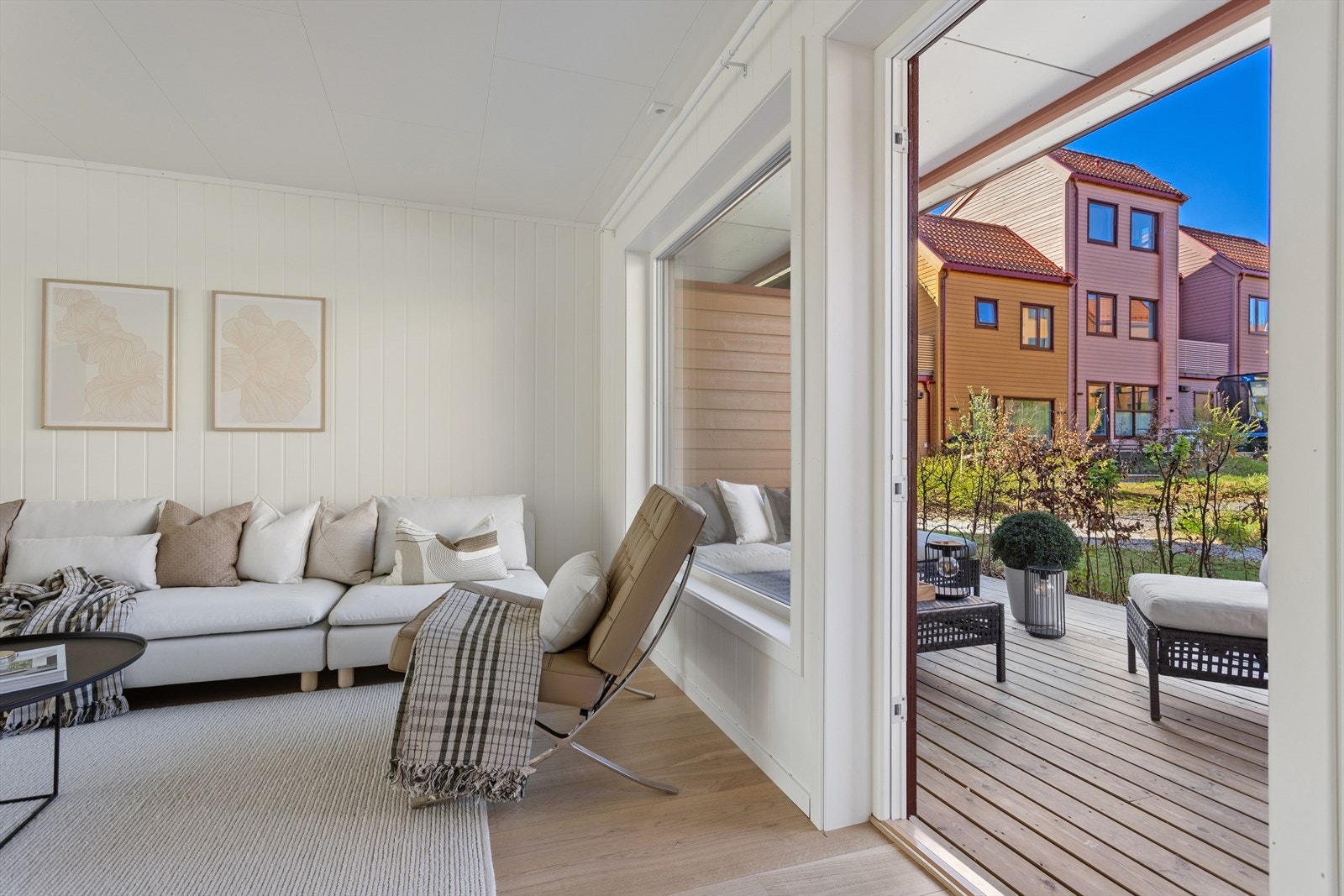 Stue med utg. terrassen Galleribilde