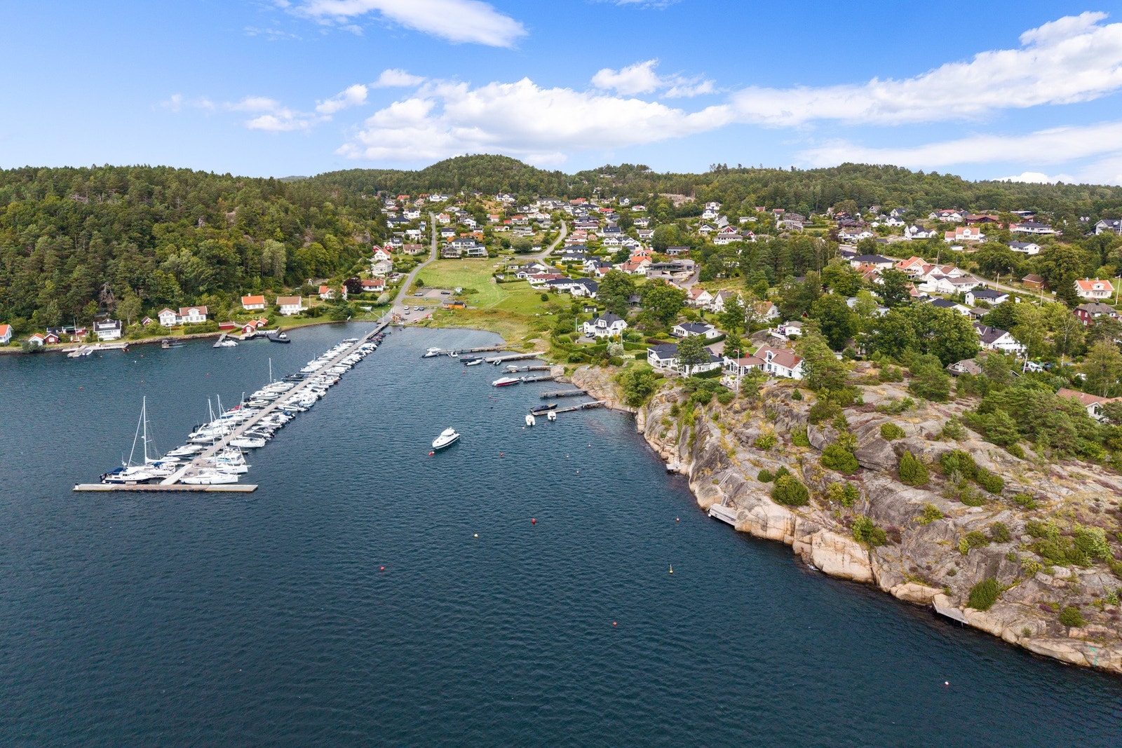 Kystlandskapet i området byr ellers på svaberg, skjærgårdsutsikt og fine naturopplevelser året rundt. Galleribilde
