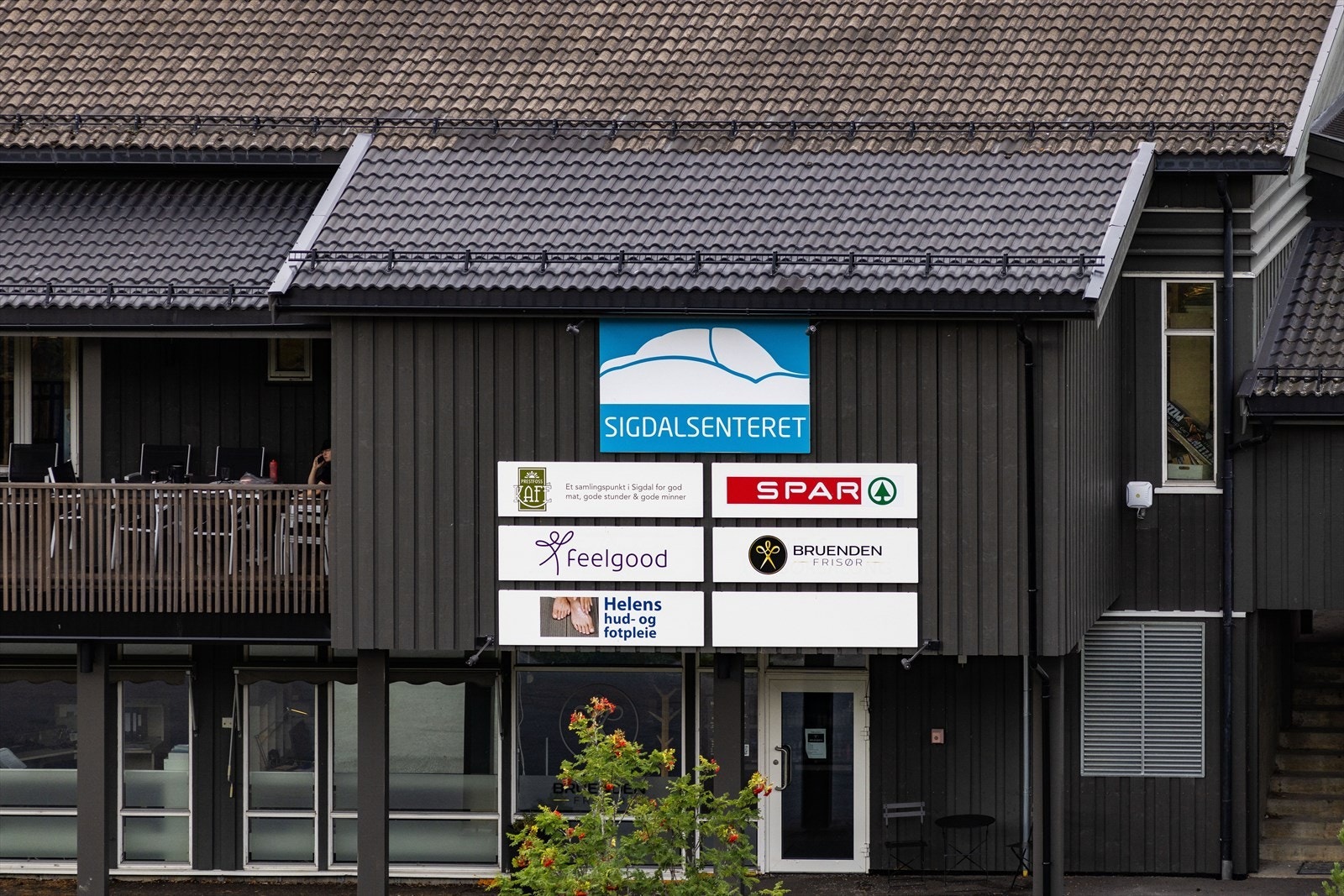 Sigdalsenteret med blant annet Spar Prestfoss ligger kun en kort gåtur unna. Galleribilde