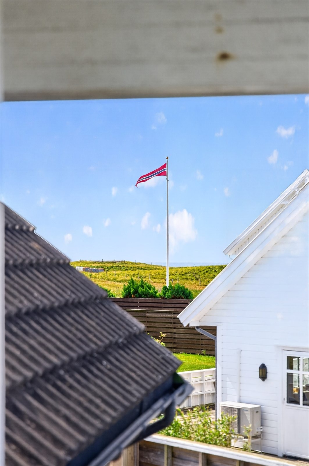 Noe utsikt mot havet fra 2. etasje. Galleribilde