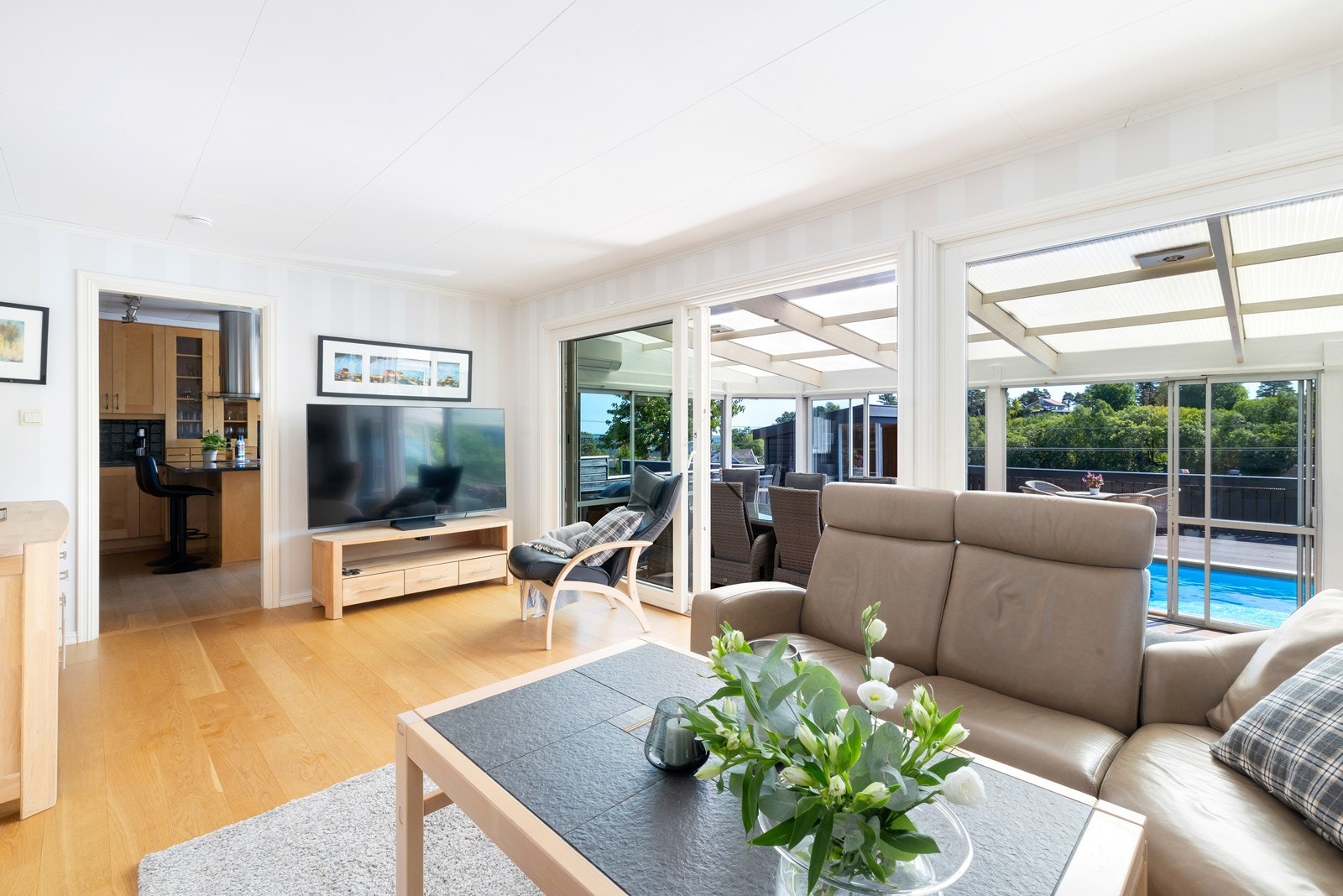 Fra stuen er det også inngang til kjøkken. Galleribilde