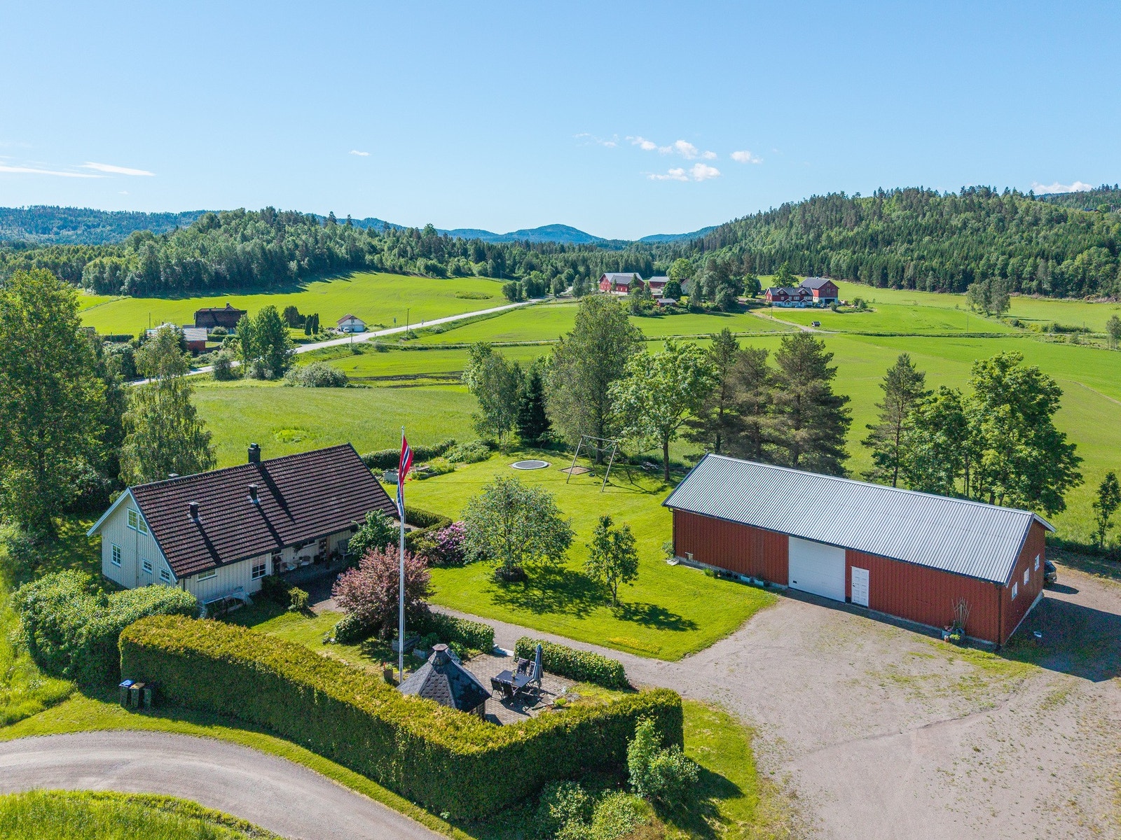 PrivatMegleren v/Nikolai Nordqvist har gleden av å presentere Grønsetveien 8. Foto: Kristian T. Bollæren. Galleribilde