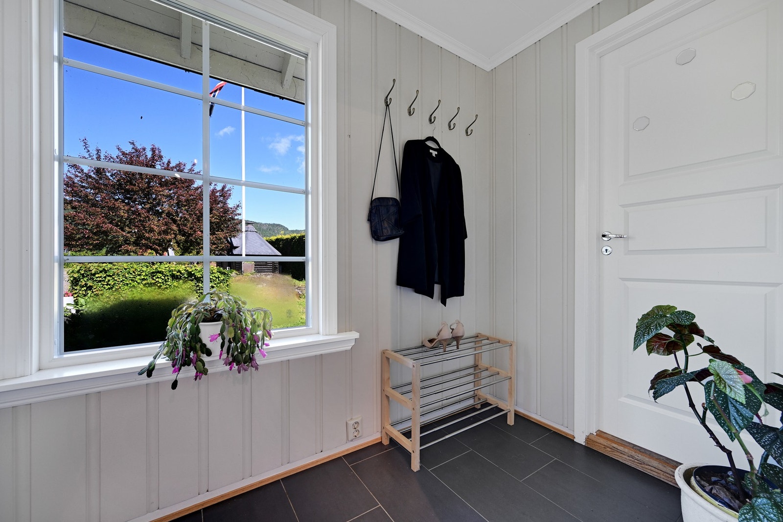 Velkommen inn - her møtes du av en lys og trivelig entré. Galleribilde