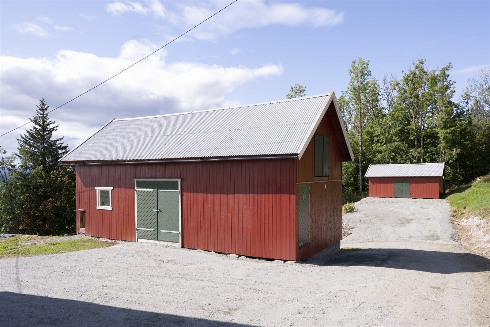 I 2026 ble det lagt nytt panel på deler av låven og uthuset, samt ny grunnmur på endeveggen på låven. Galleribilde