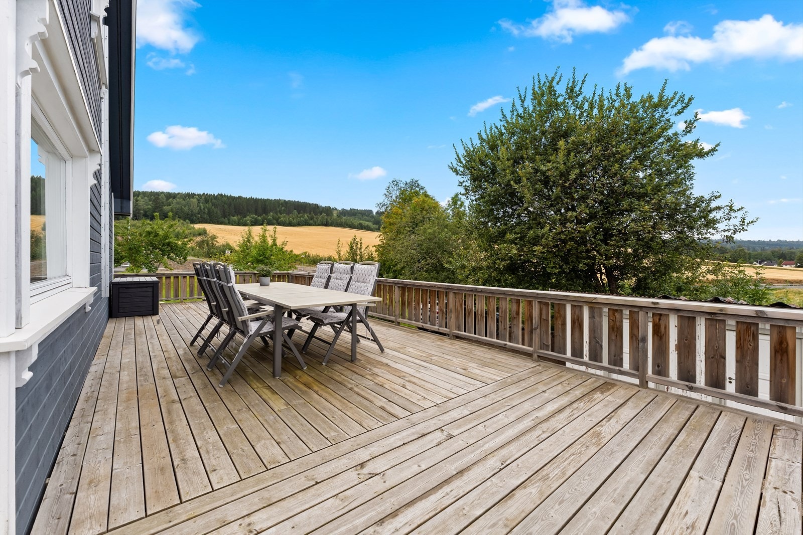 Verandaen gir naturligvis god plass til møblering i ulike soner. Galleribilde