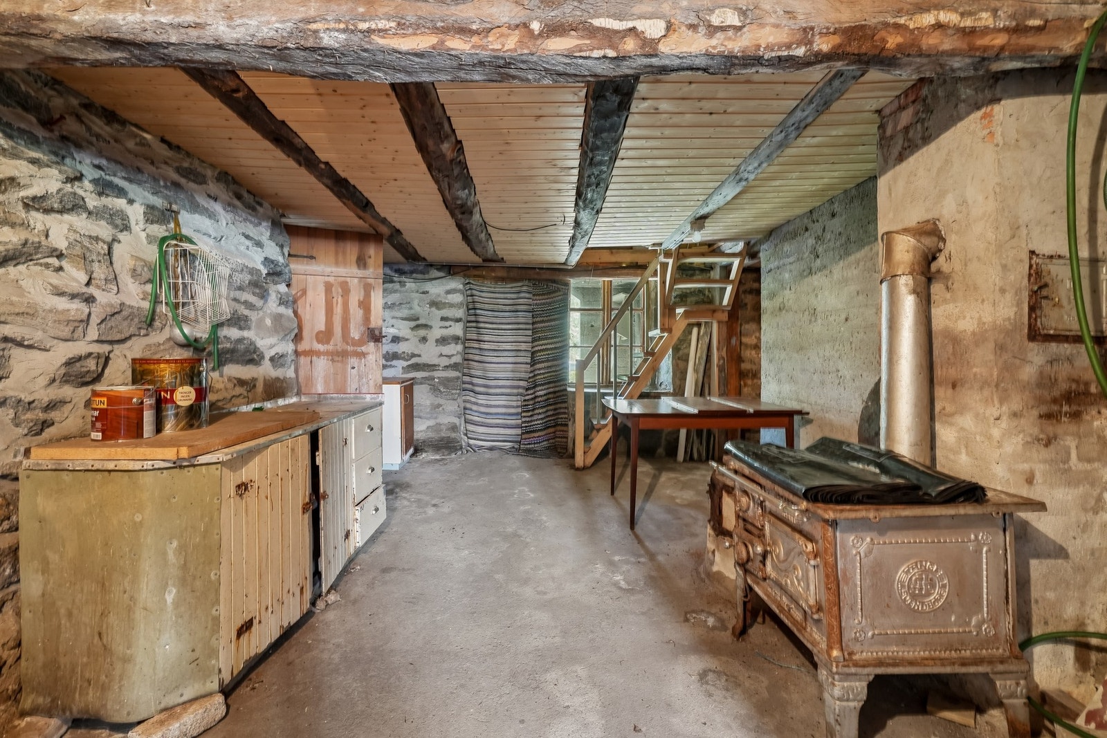 Kjeller gir rom for mye ekstra lagring, også her finnes mange originale detaljer. Galleribilde
