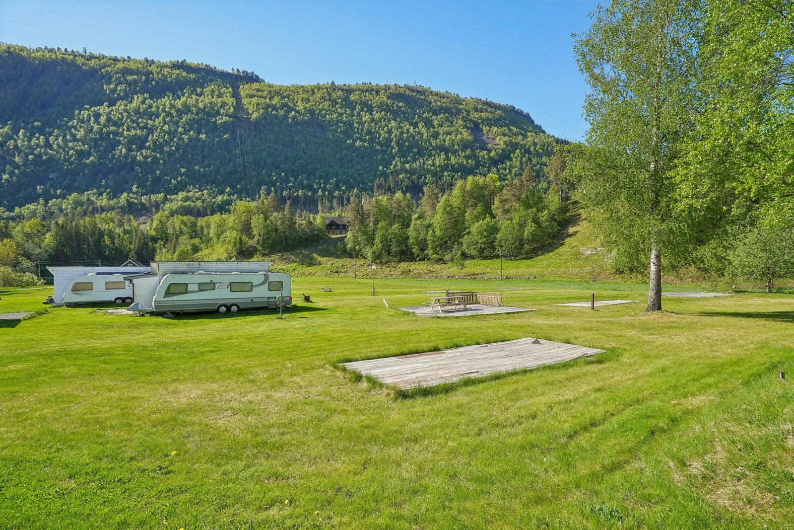 Det er lunt og fint om sommeren med sol til ca kl 21:00 om kvelden. Galleribilde
