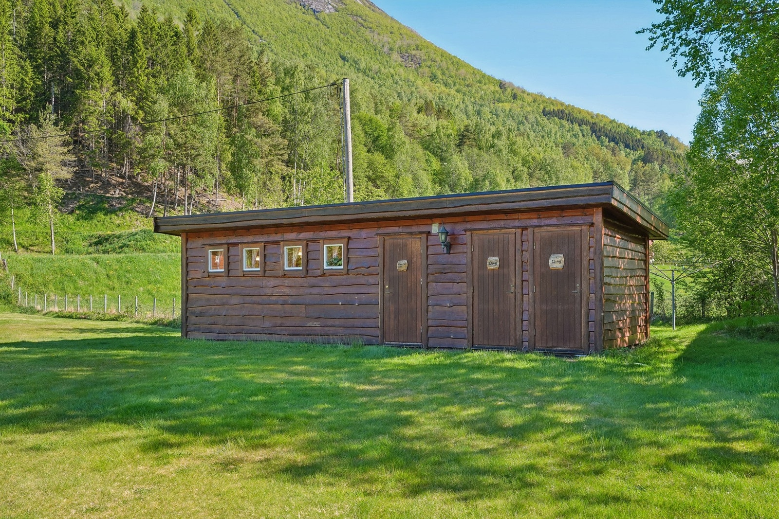 Sanitærbygg tilhørende campingplassen. Galleribilde