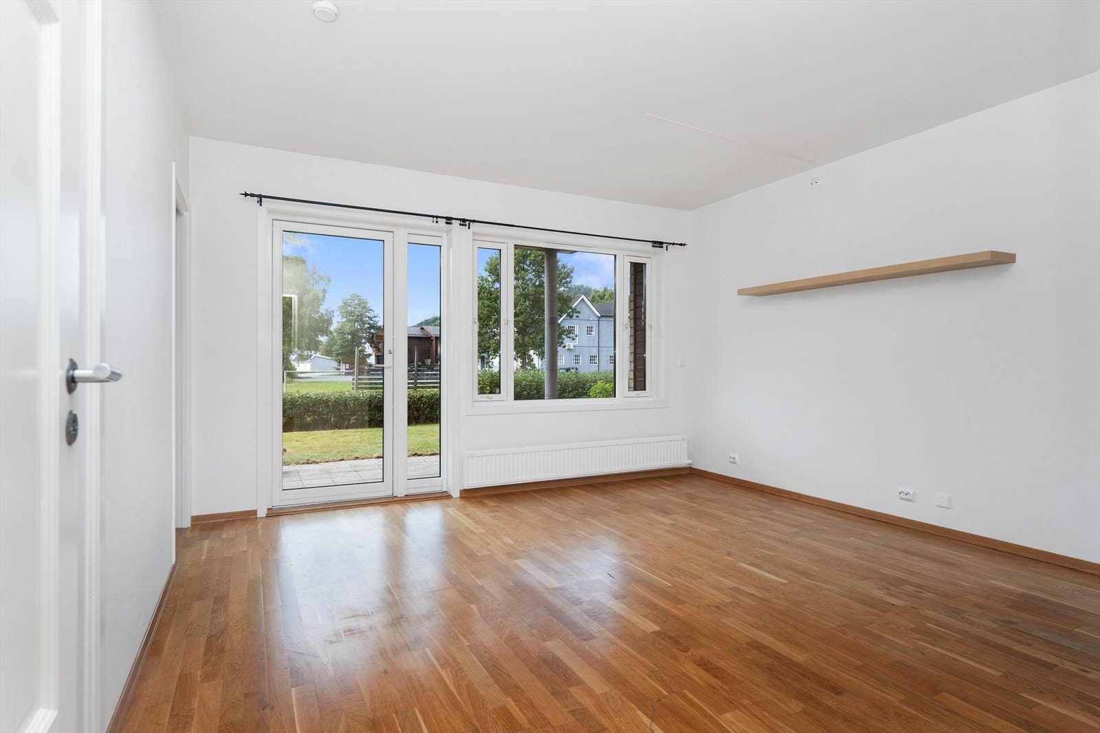 fra stue er det utgang til uteplassen Galleribilde