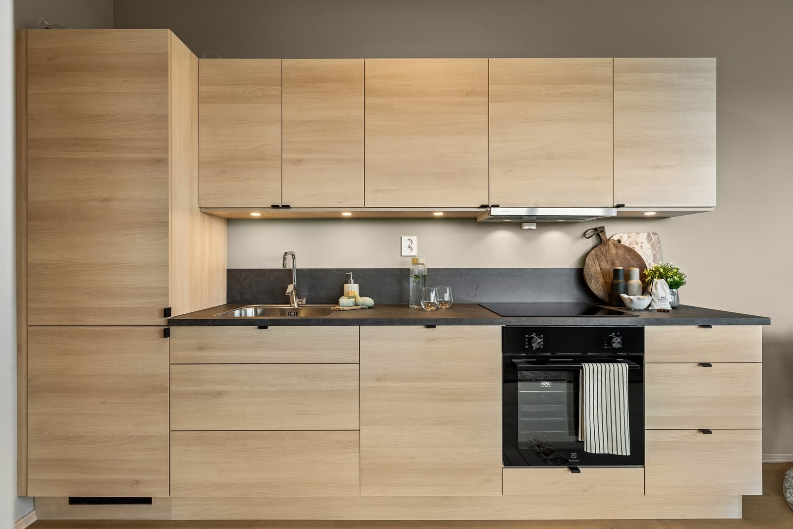Moderne integrerte hvitevarer. Galleribilde