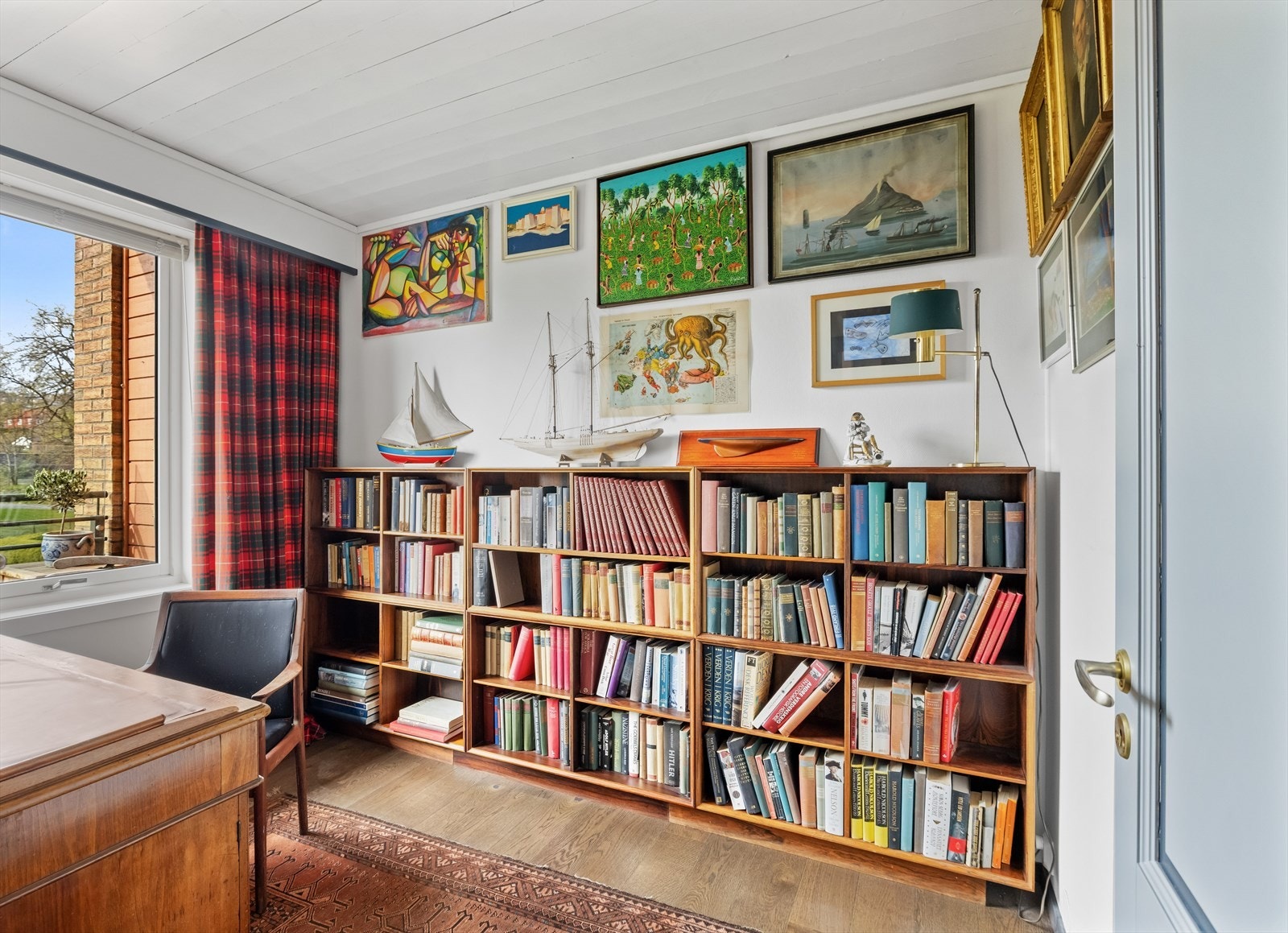 Boligens tredje soverom har fleksible bruksmuligheter og egner seg godt som både soverom, gjesterom eller hjemmekontor. Galleribilde