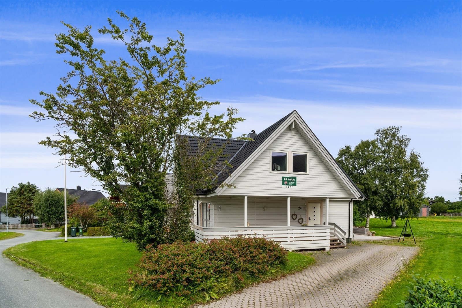 Eiendommen har også egen flaggstang, en sjarmerende detalj som setter prikken over i'en på merkedager. Galleribilde
