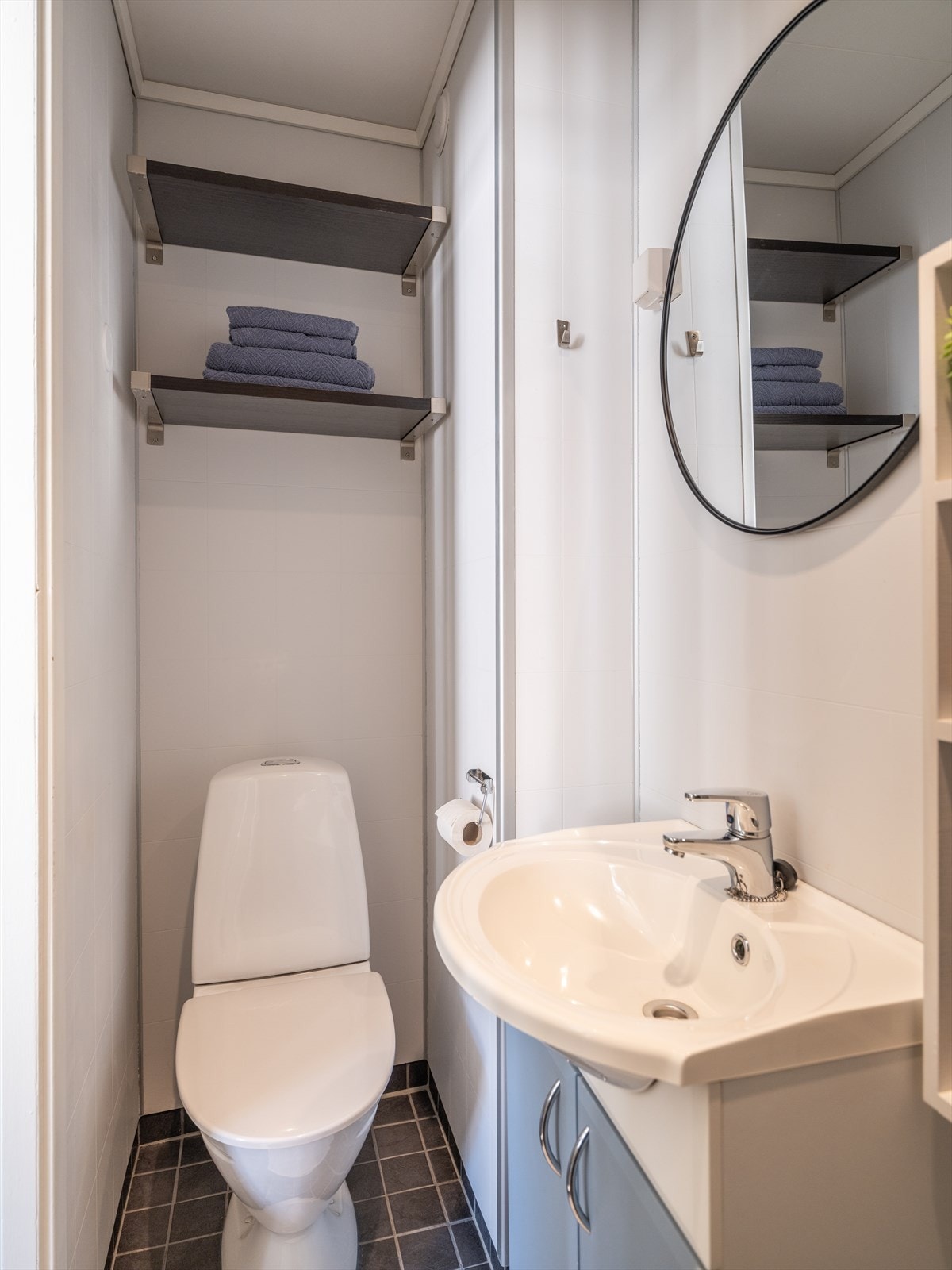 Leiligheten disponerer egen plass for vaskemaskin i felles vaskekjeller. Galleribilde