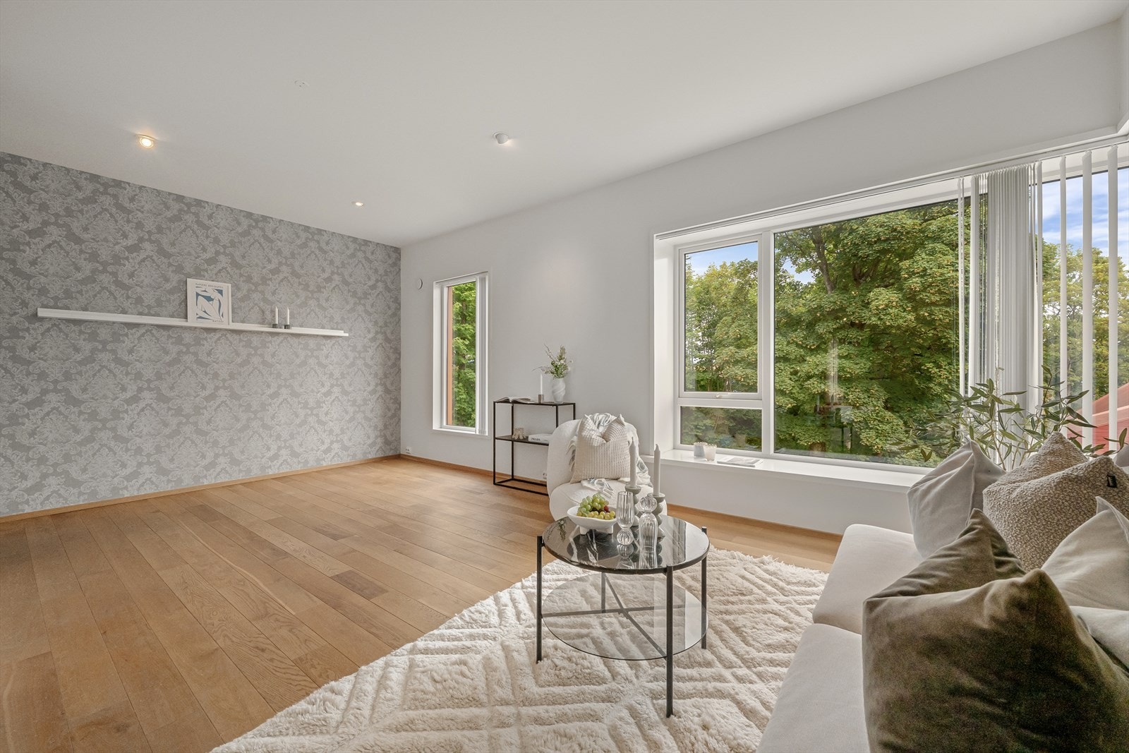 God plass til en romslig sofagruppe. Galleribilde