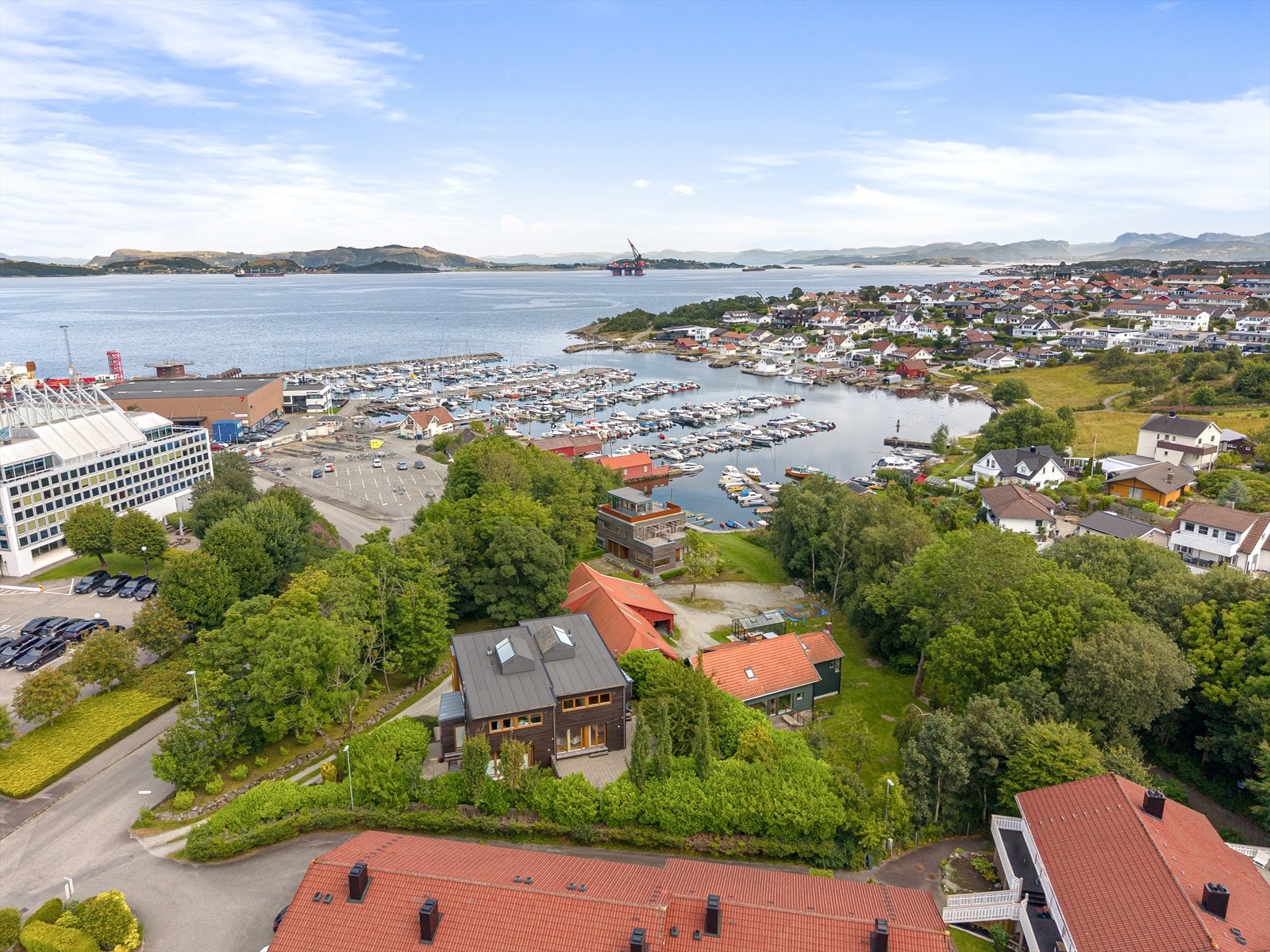 Her bor man naturnært, men samtidig sentralt med kort vei til servicetilbud. Galleribilde