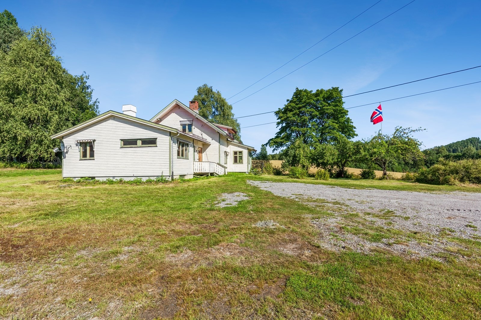 Solrikt og åpent boligtun! Galleribilde