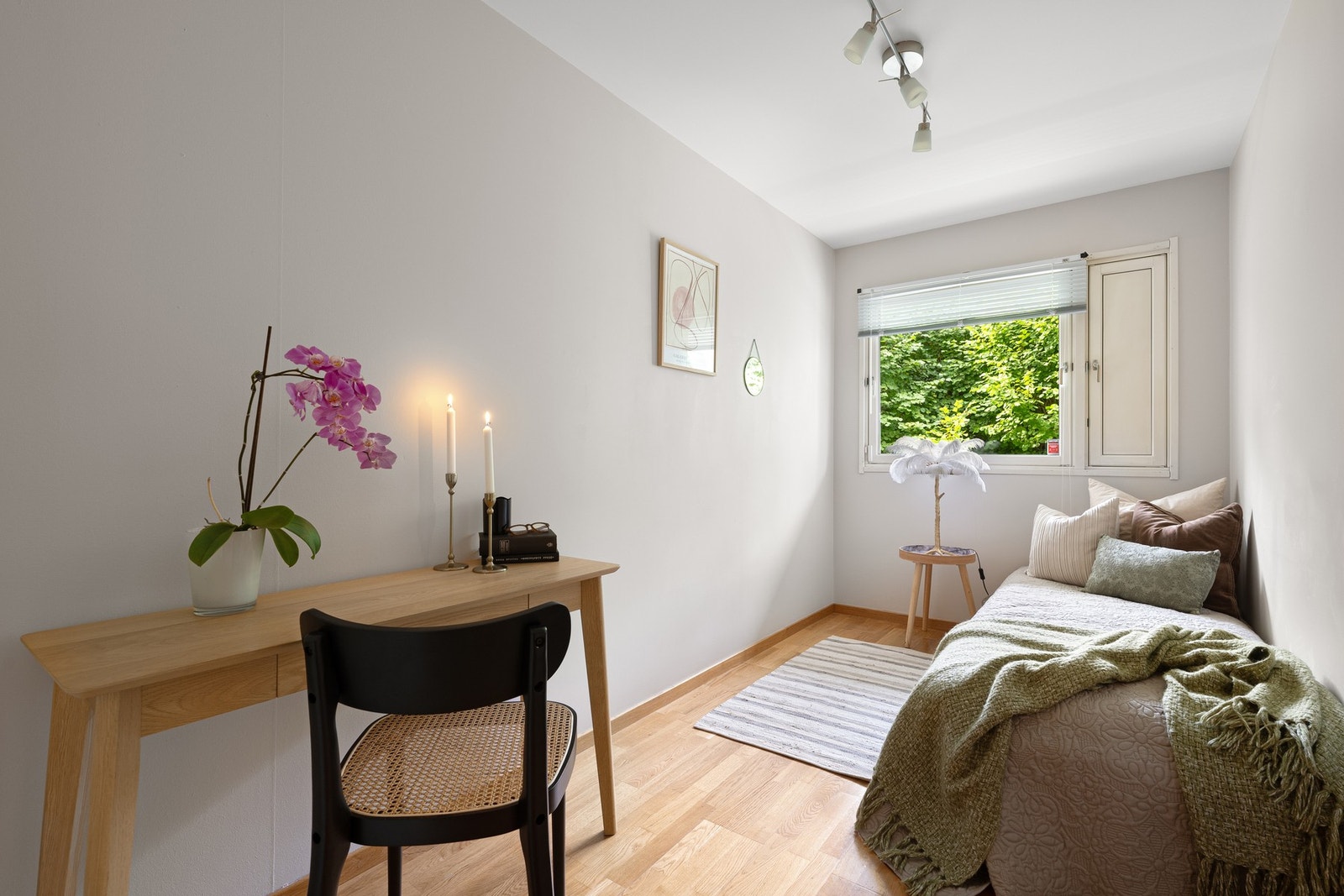 Soverom 2 av 2 med "walk in closet" Galleribilde